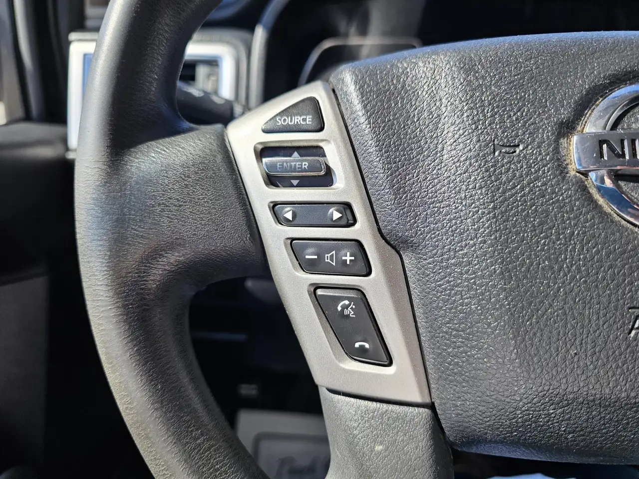 Nissan Titan снимка Nissan Titan