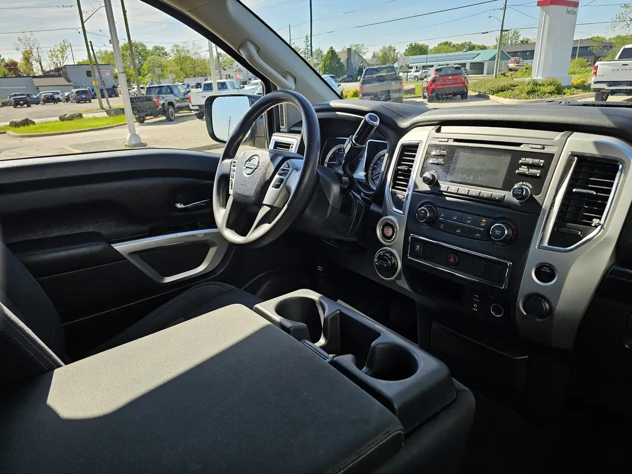 Nissan Titan снимка Nissan Titan