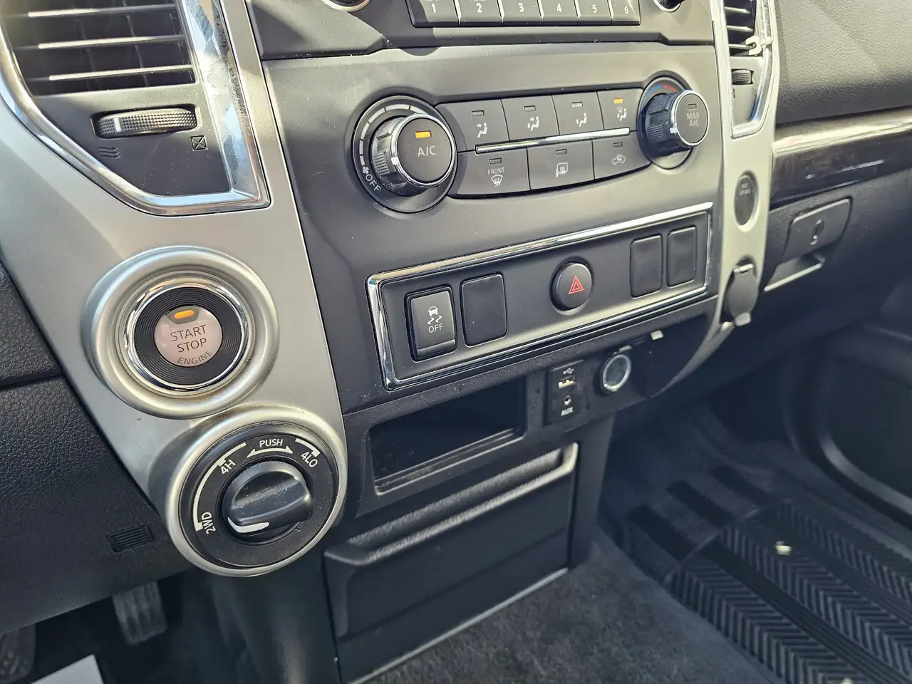 Nissan Titan снимка Nissan Titan