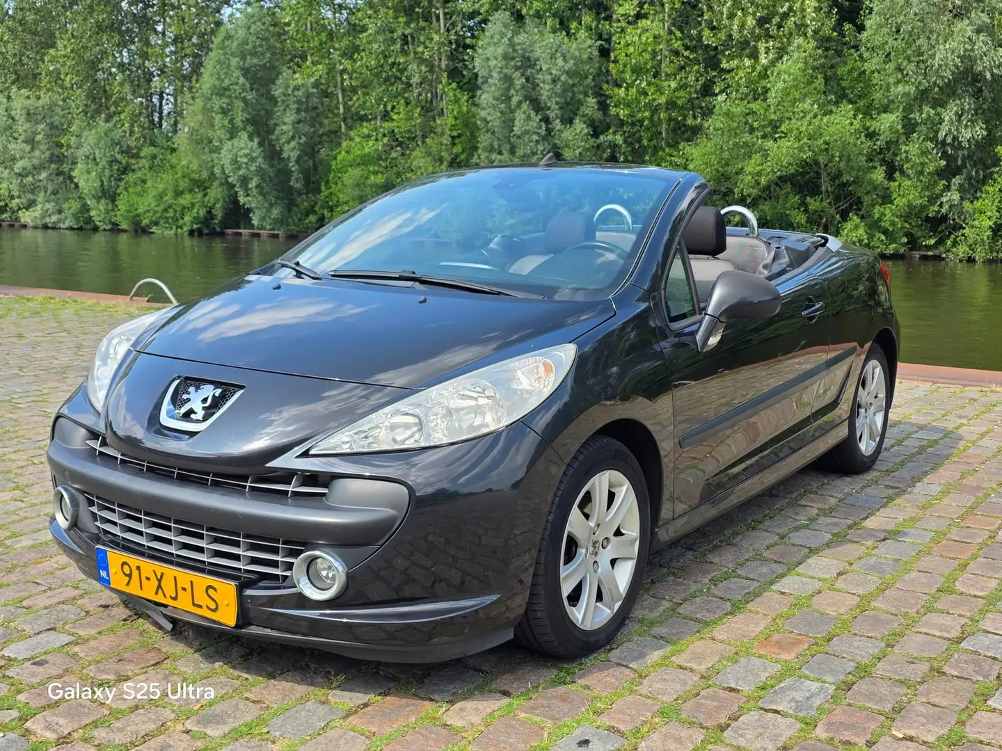 Peugeot 207 CC 1.6 VTi Première Cabriolet 1e eigenaar airco cv Zwart - 2
