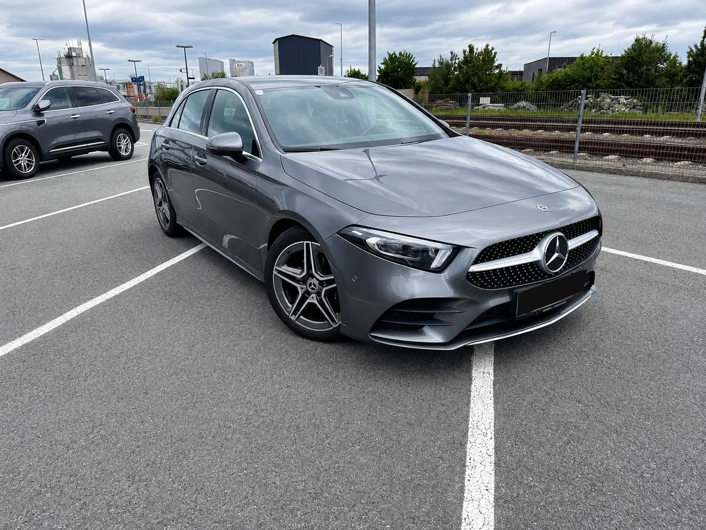 Mercedes-Benz A 180 AMG-Paket // Aut. Grau - 2