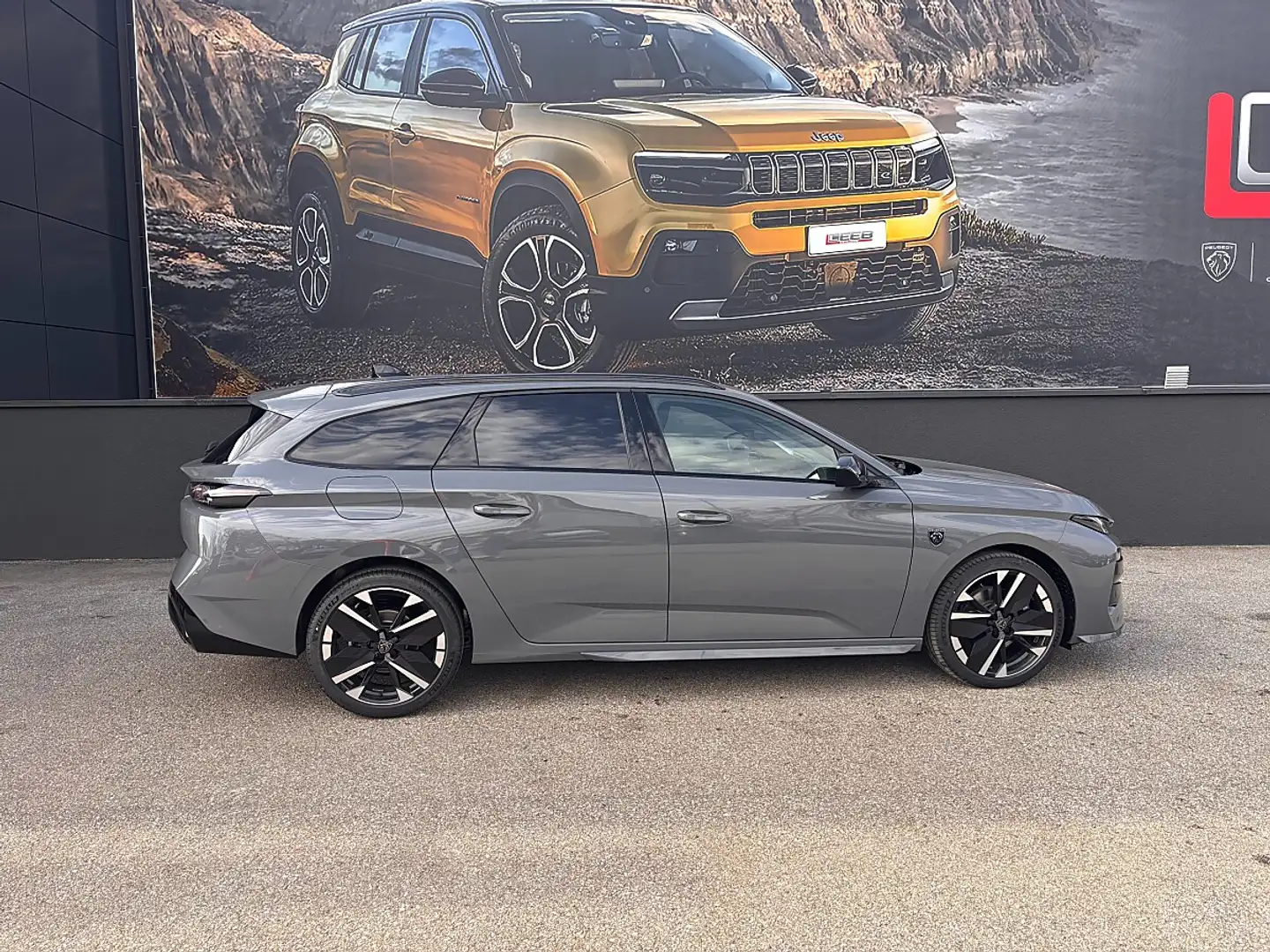 Peugeot 308 SW Hybrid 145 e-DSC6 GT inkl. 360° Vision & Dri... Grau - 2