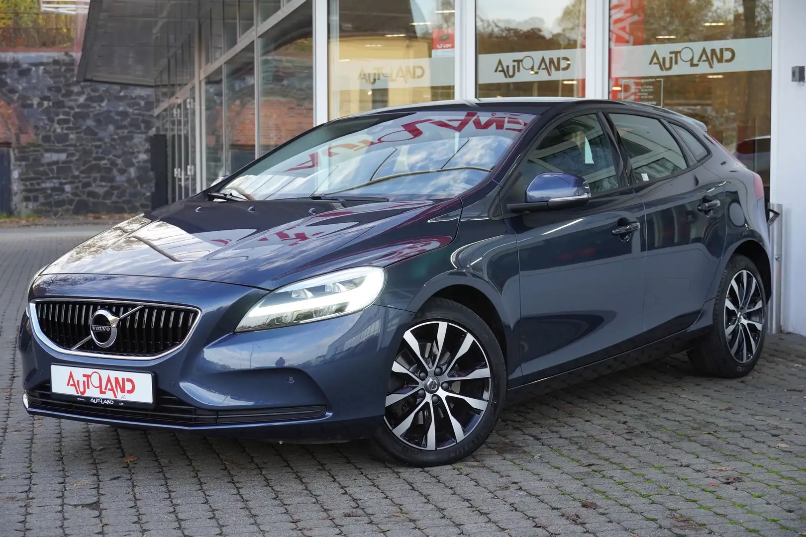 Volvo V40 2.0 Momentum LED Navi Sitzheizung Tempomat Grijs - 2