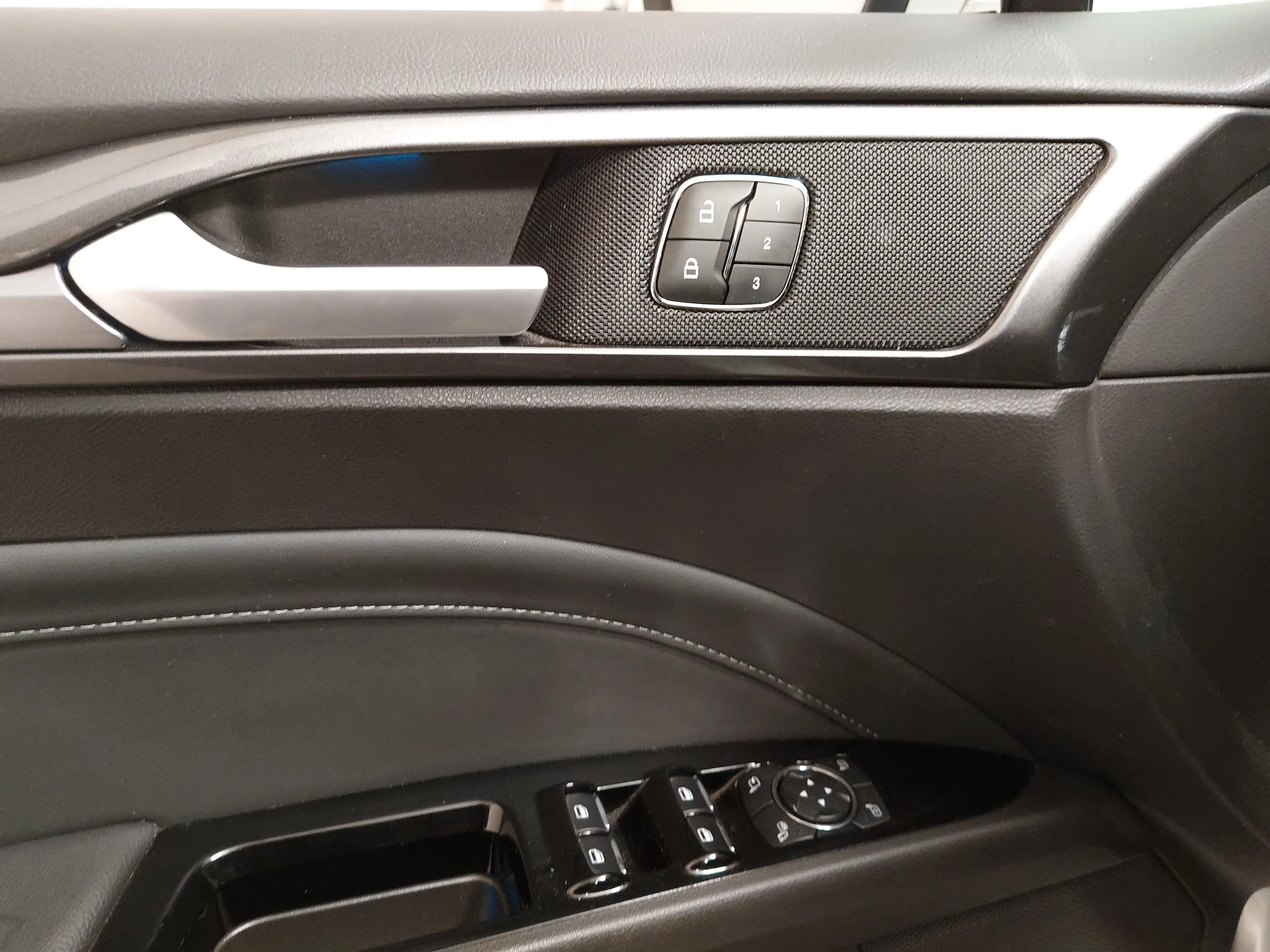 Ford Mondeo — photo 5