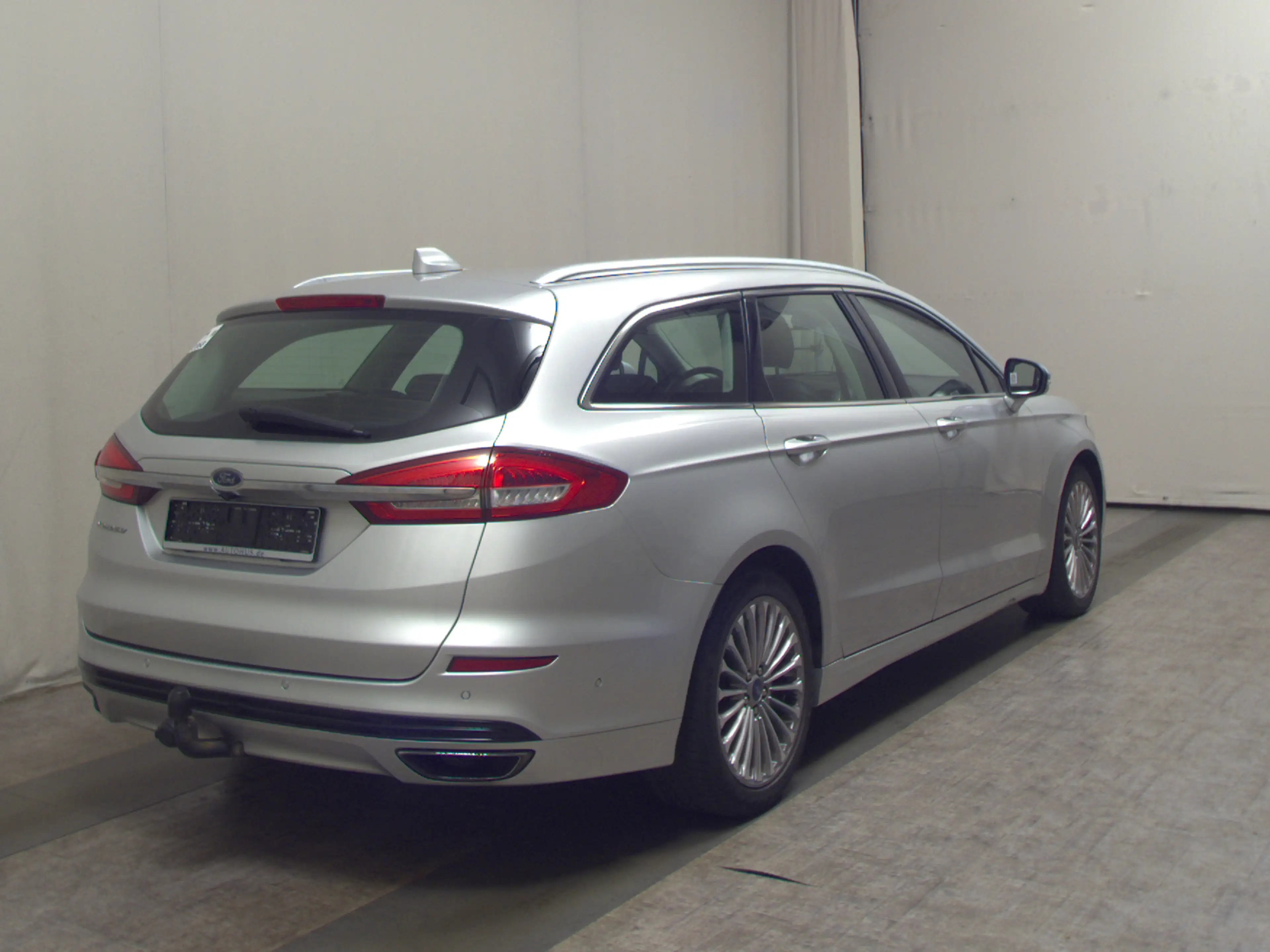 Ford Mondeo — photo 4