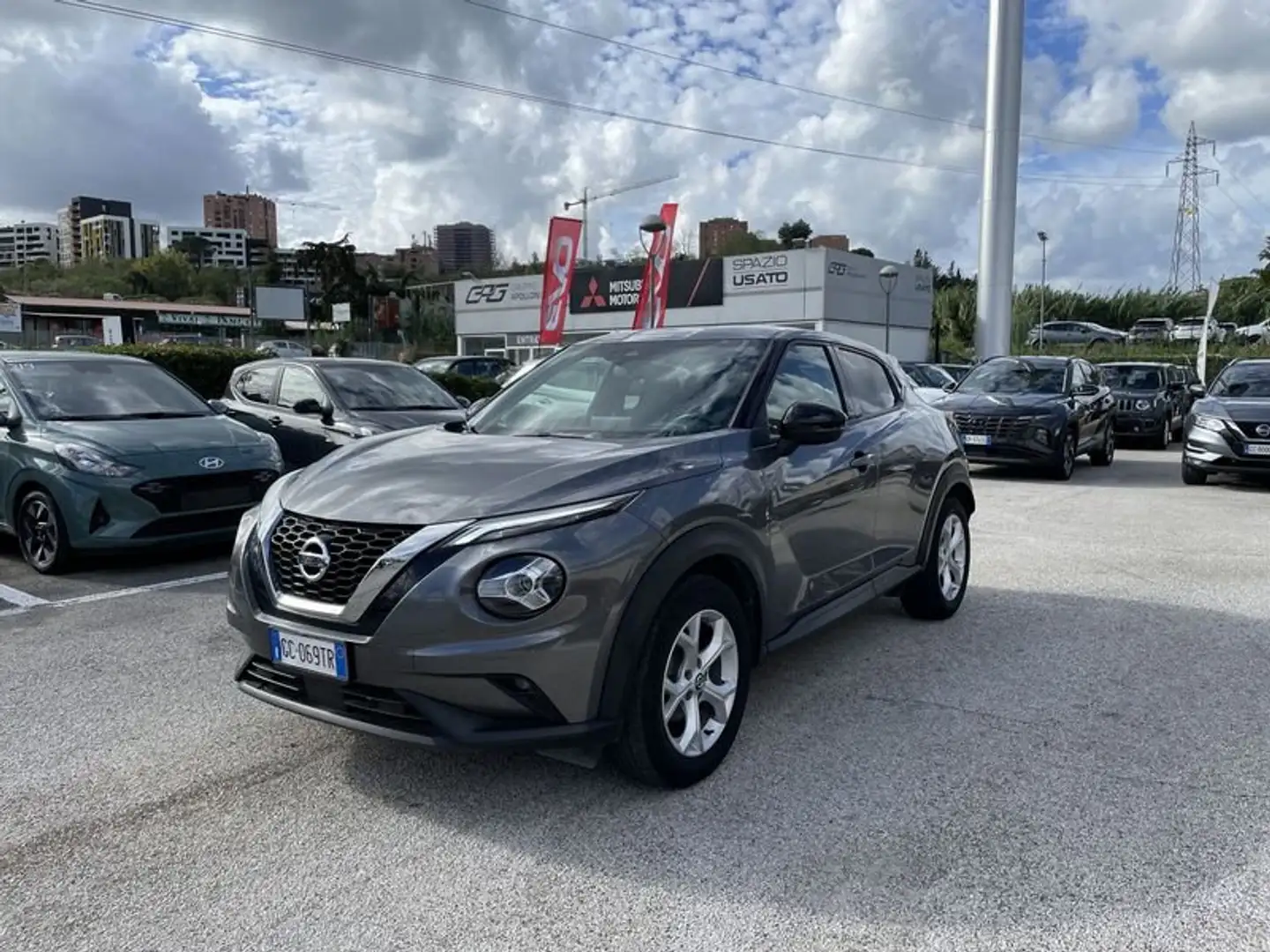 Nissan Juke 1.0 DIG-T DCT N-Connecta siva - 1