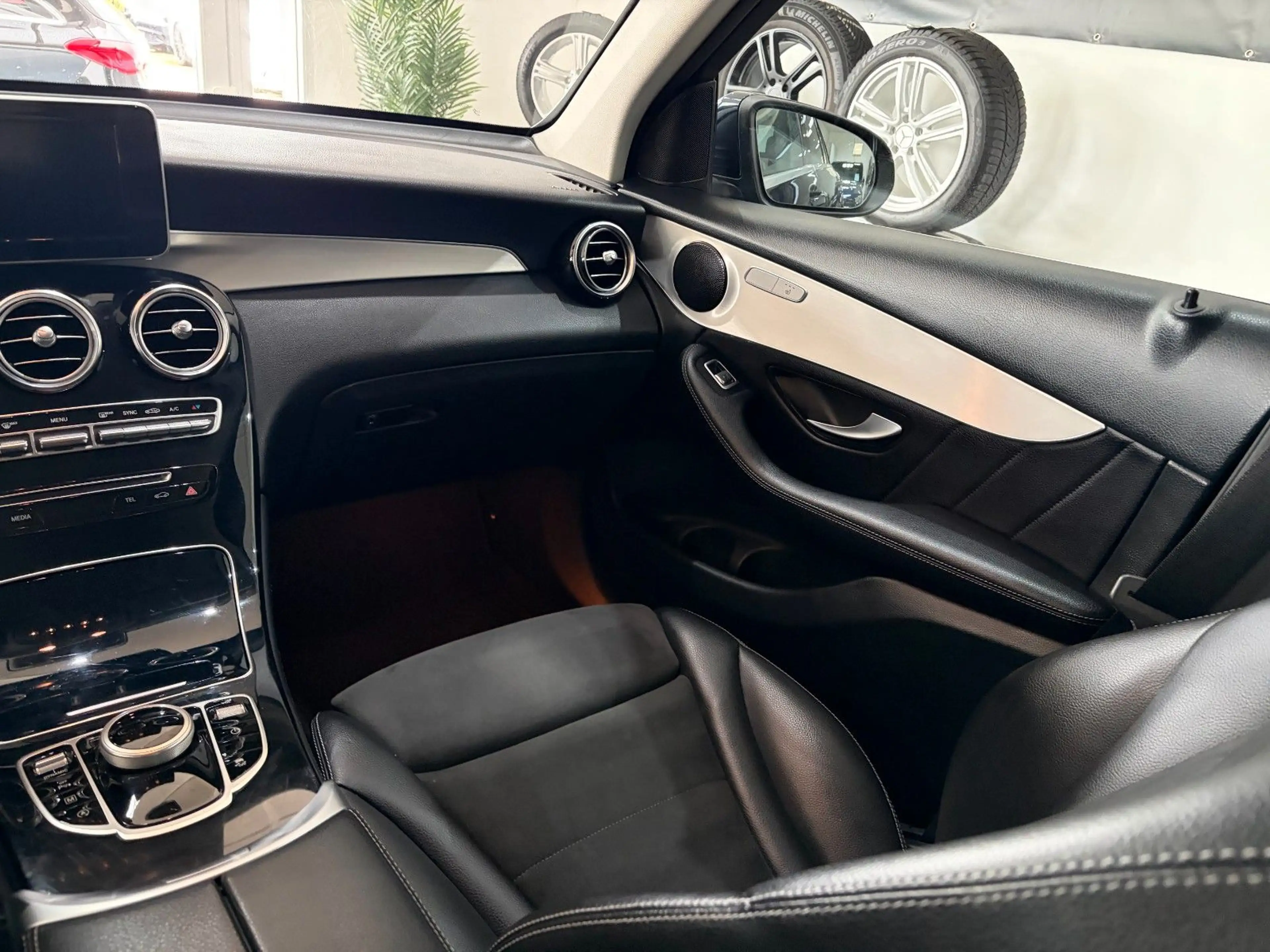 Mercedes-Benz GLC 250 *4matic*Exclusive*AHK*LED* — photo 19