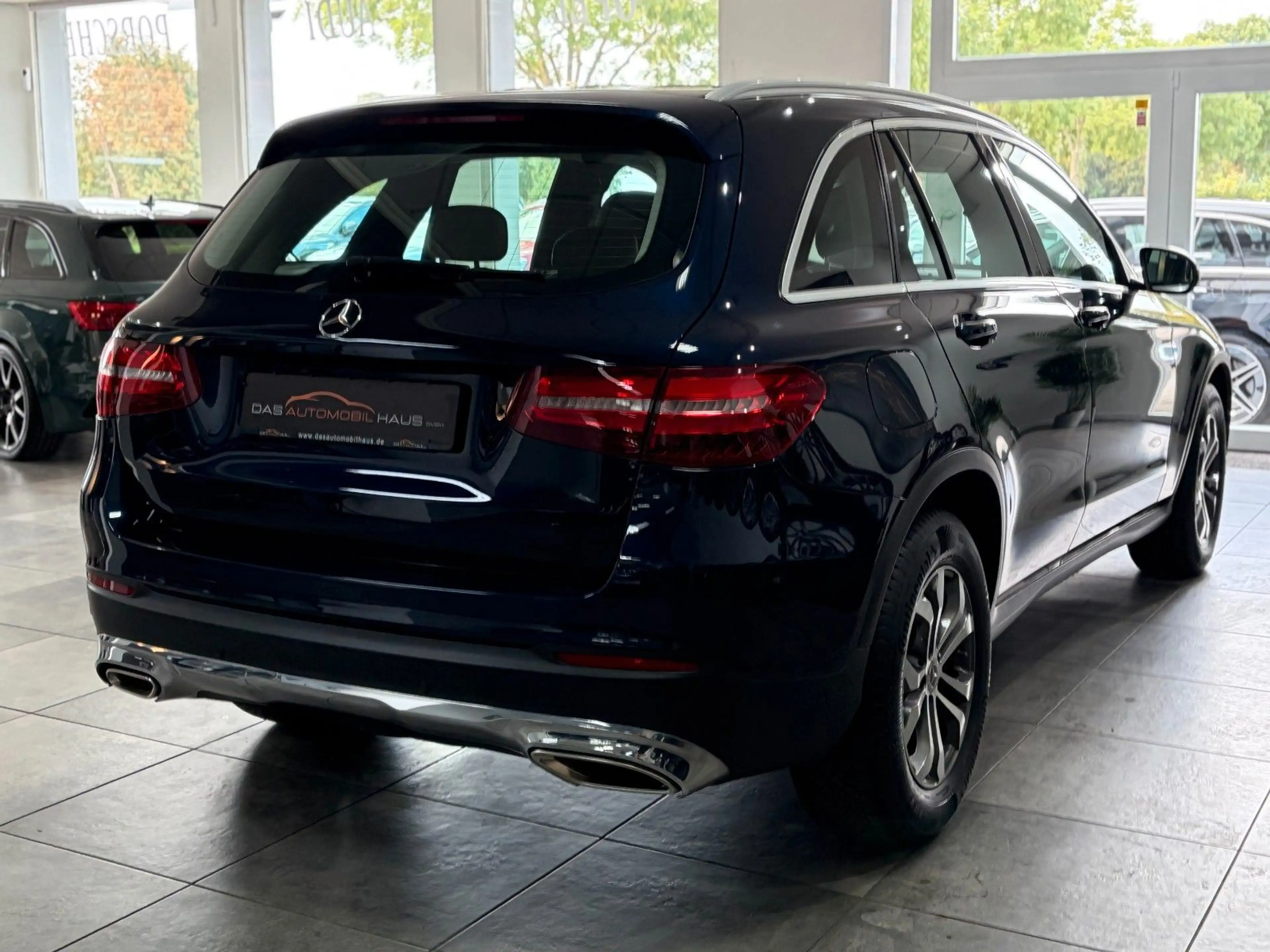 Mercedes-Benz GLC 250 *4matic*Exclusive*AHK*LED* — photo 11