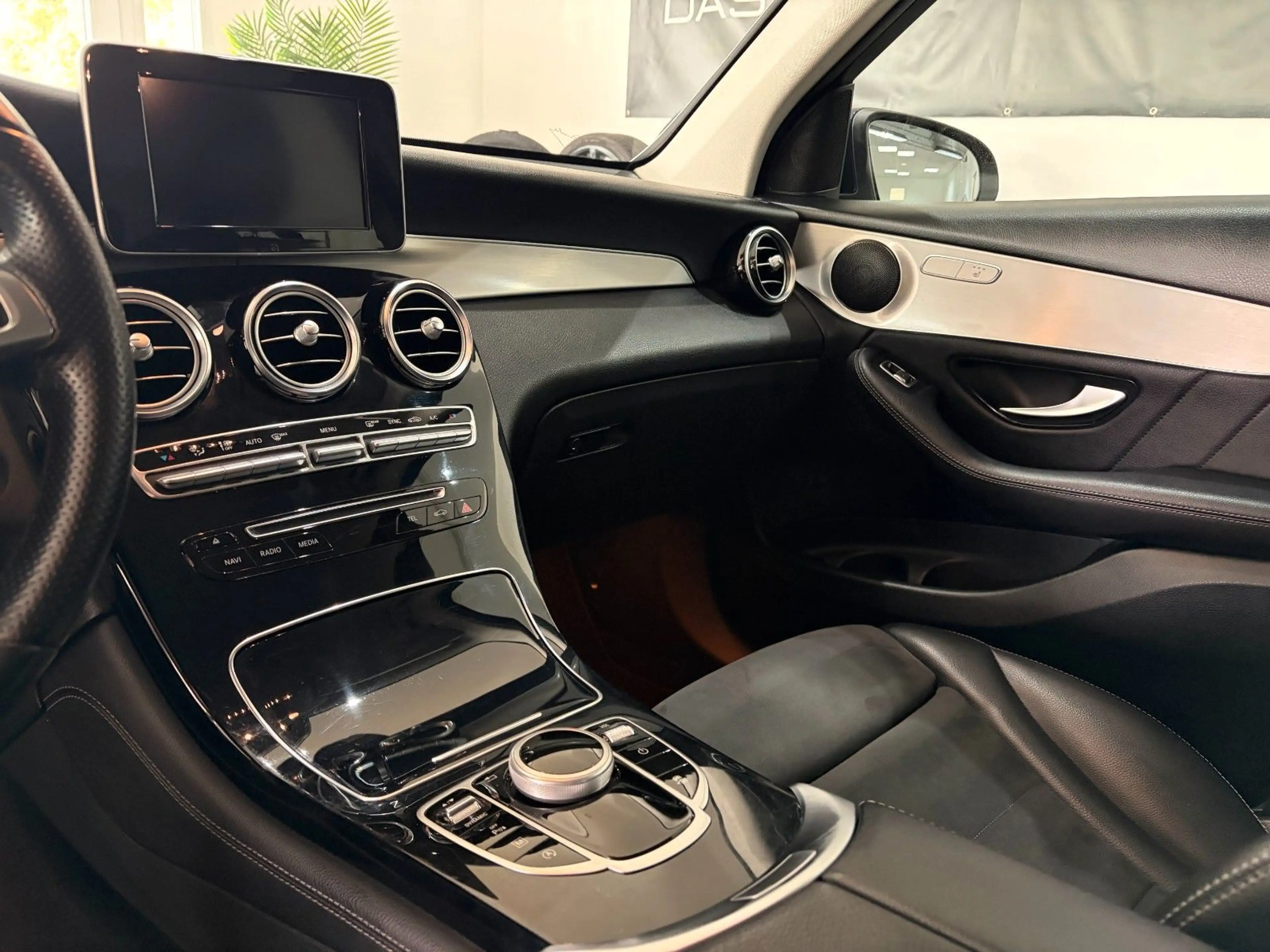Mercedes-Benz GLC 250 *4matic*Exclusive*AHK*LED* — photo 22