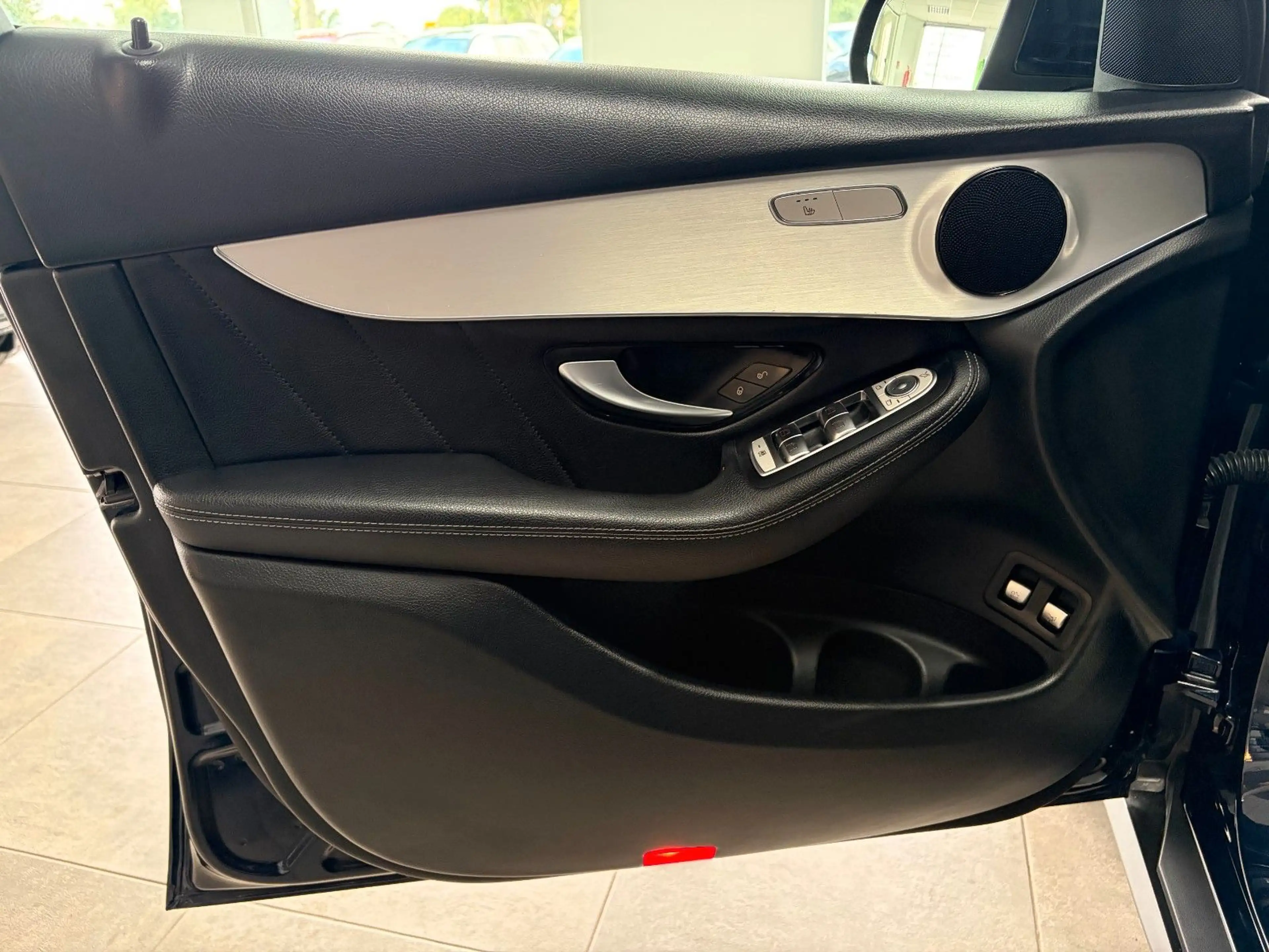 Mercedes-Benz GLC 250 *4matic*Exclusive*AHK*LED* — photo 38
