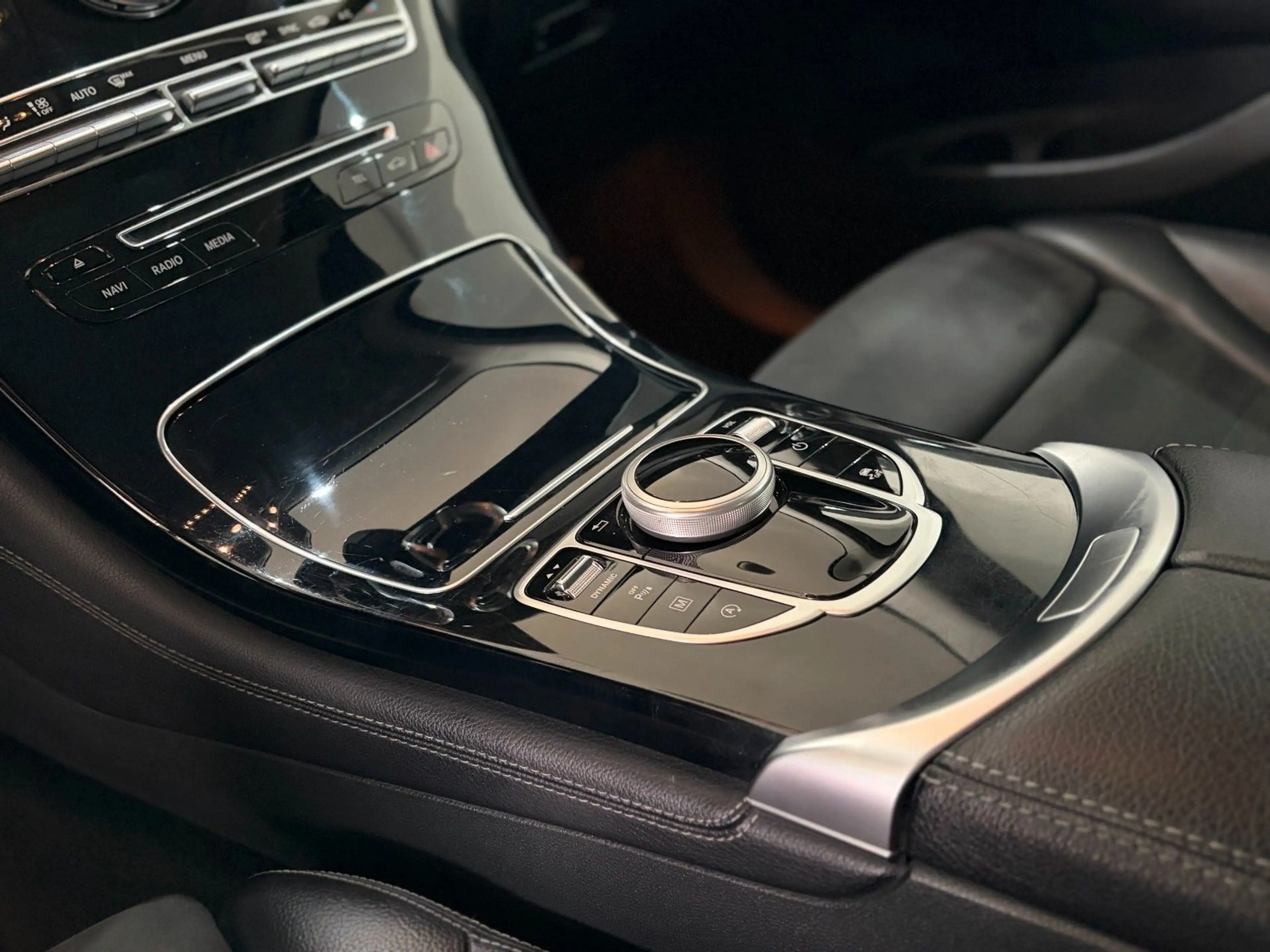 Mercedes-Benz GLC 250 *4matic*Exclusive*AHK*LED* — photo 23