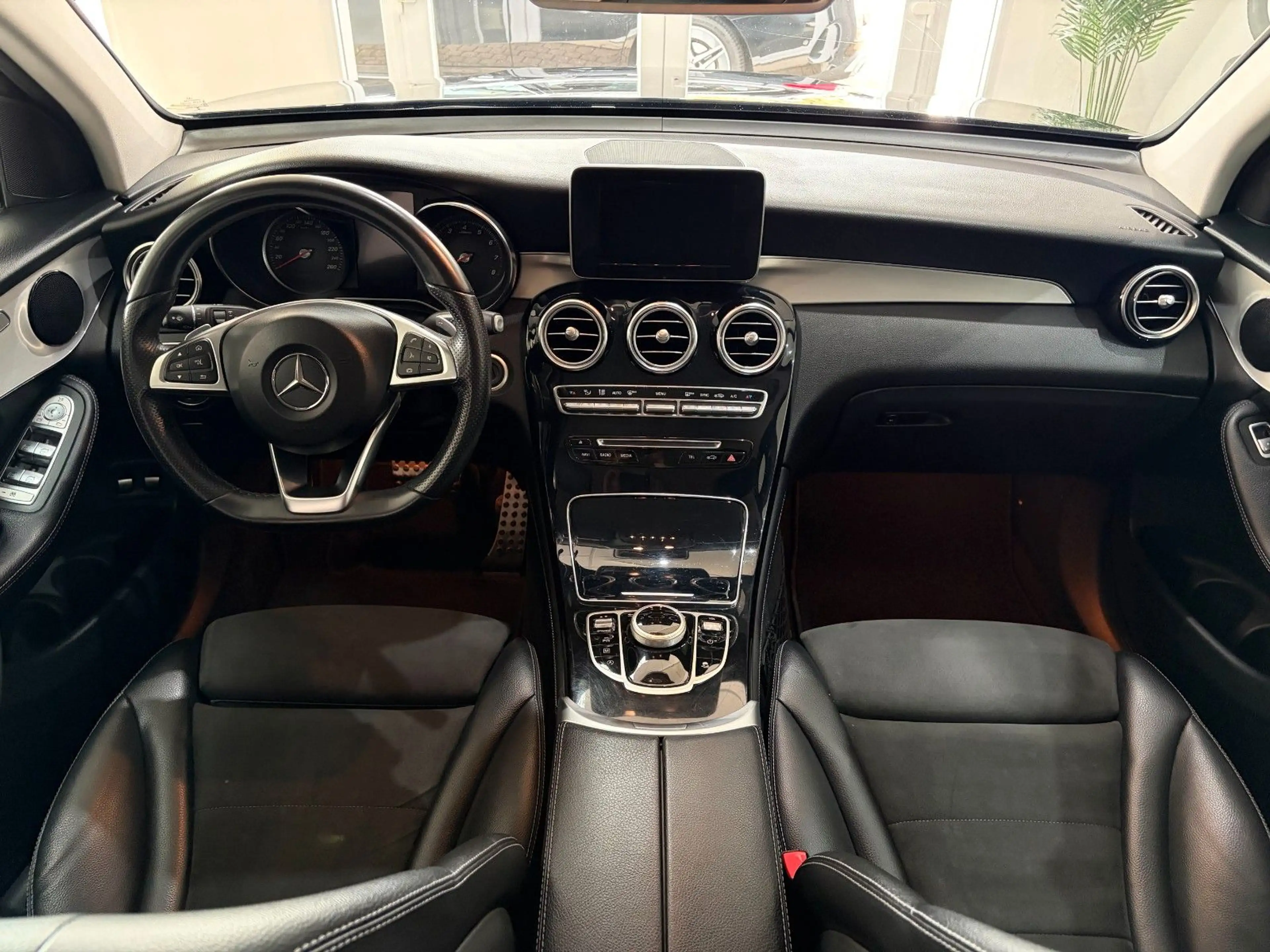Mercedes-Benz GLC 250 *4matic*Exclusive*AHK*LED* — photo 2