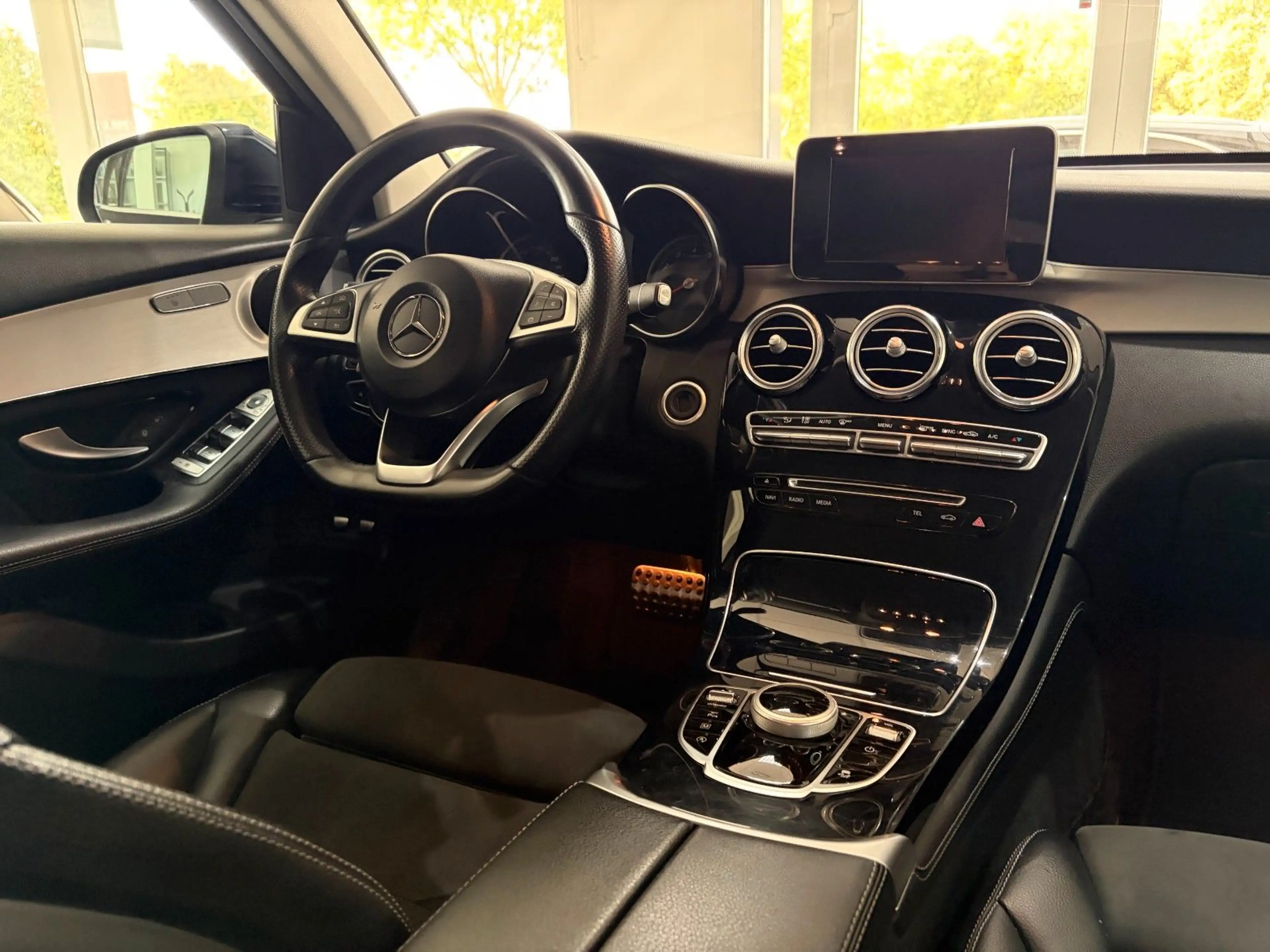 Mercedes-Benz GLC 250 *4matic*Exclusive*AHK*LED* — photo 18