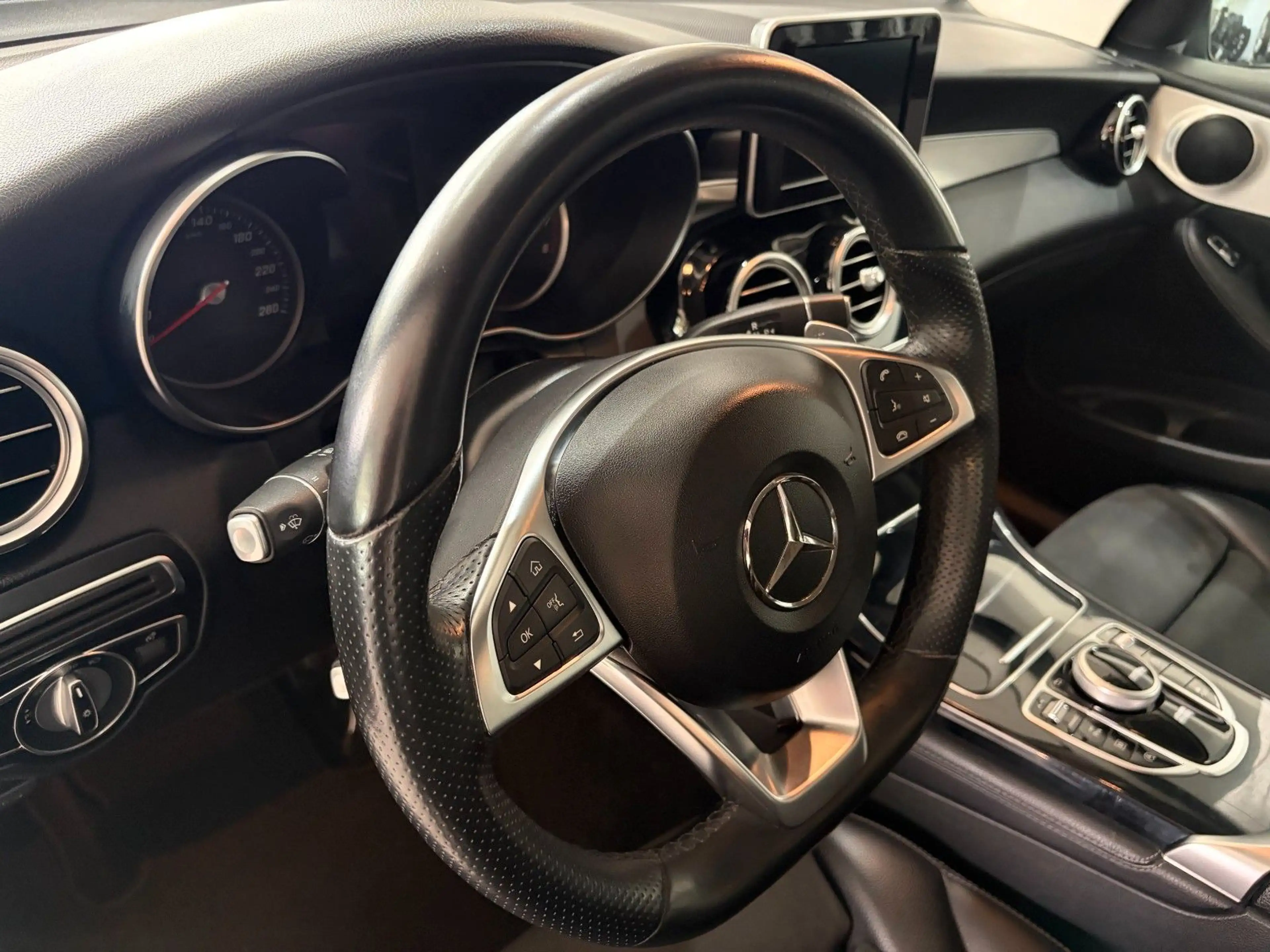 Mercedes-Benz GLC 250 *4matic*Exclusive*AHK*LED* — photo 15