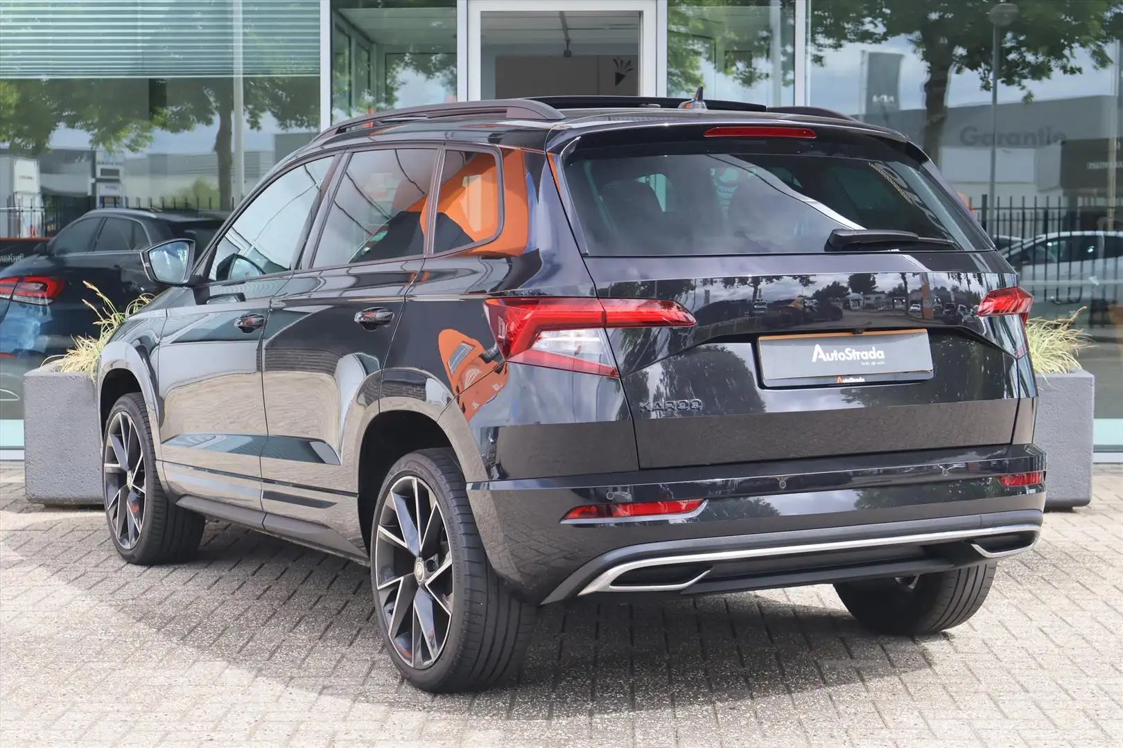 Skoda Karoq 1.5 SportLine TSI ACT 150pk | Camera | Pano | LED Zwart - 2