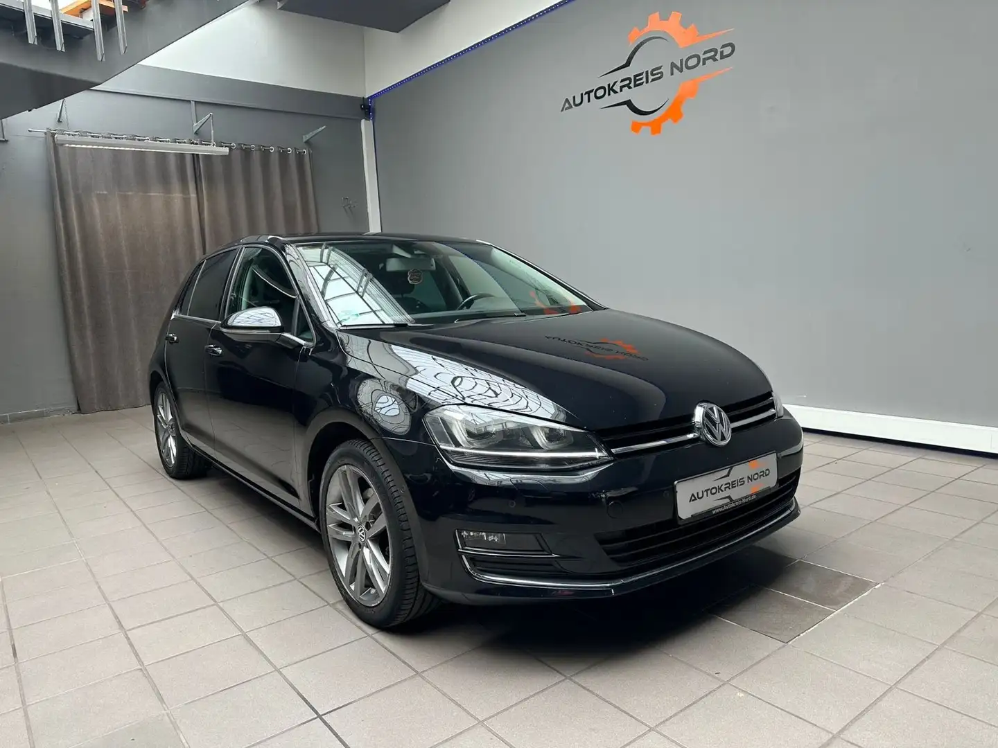 Volkswagen Golf VII Highline BMT+BI-XENON+AUTOMATIK+KAMARA+ Schwarz - 1