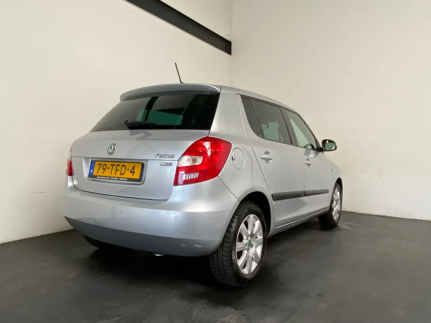 Skoda Fabia 1.2 TSI Elegance. automaat. Eerste eigenaar! Grijs - 2