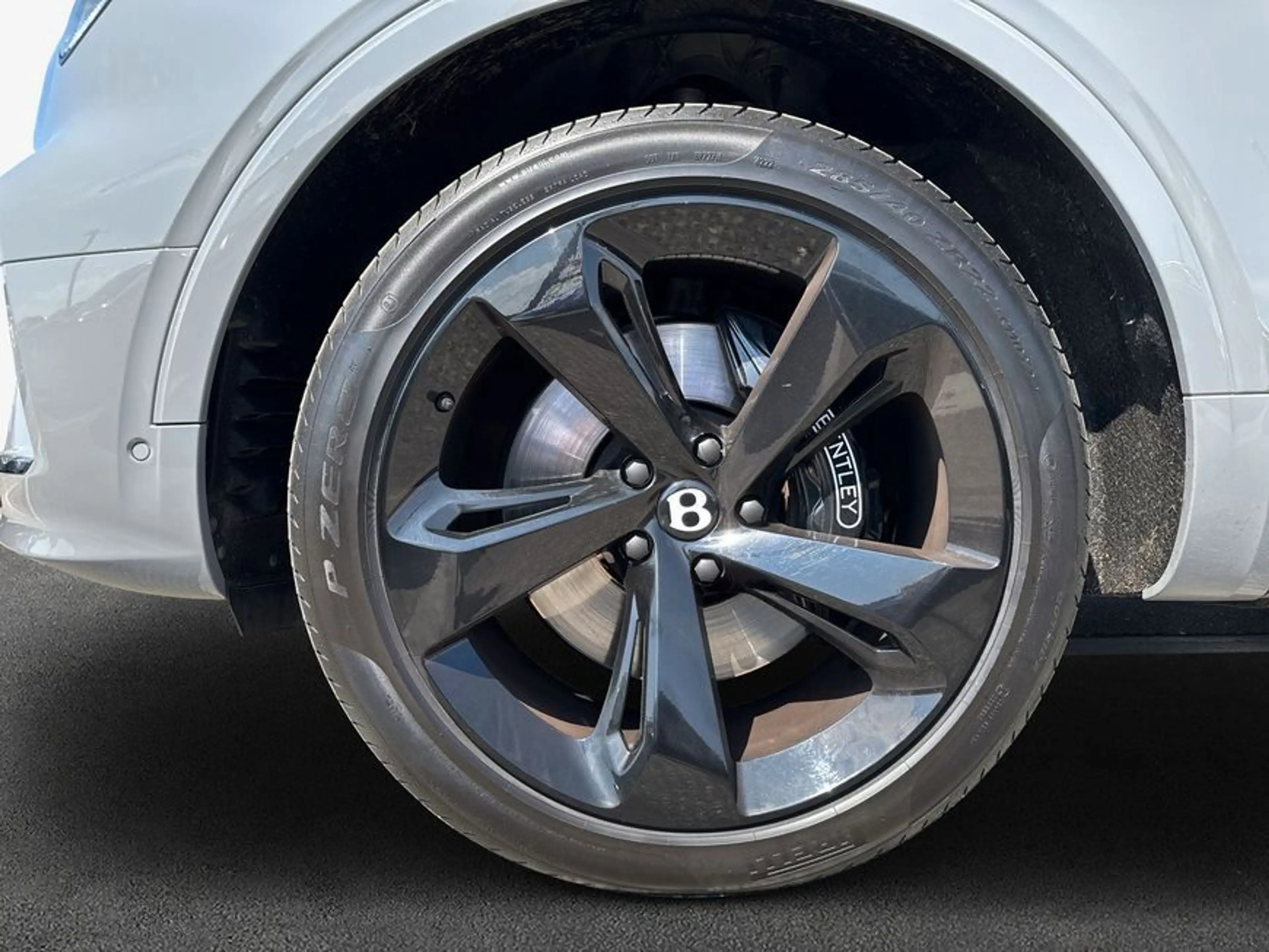 Bentley Bentayga New Bentayga V8 Azure First Edition EWB — photo 7