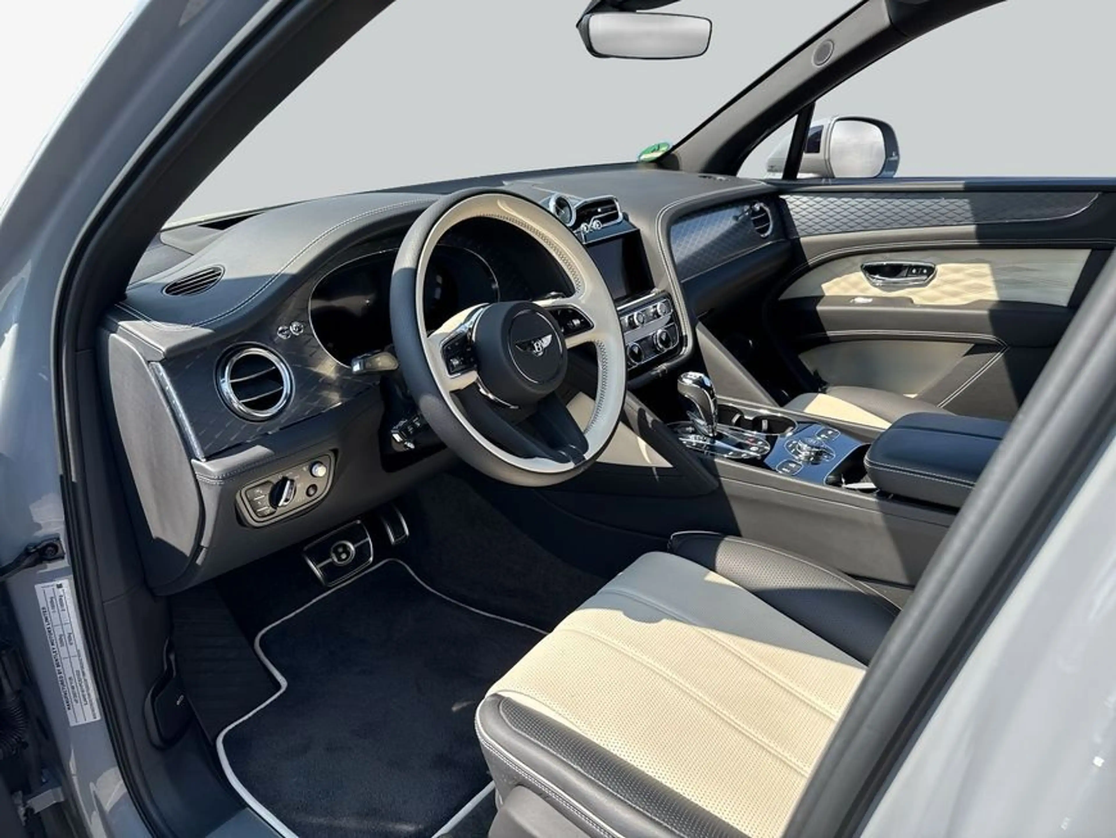 Bentley Bentayga New Bentayga V8 Azure First Edition EWB — photo 12