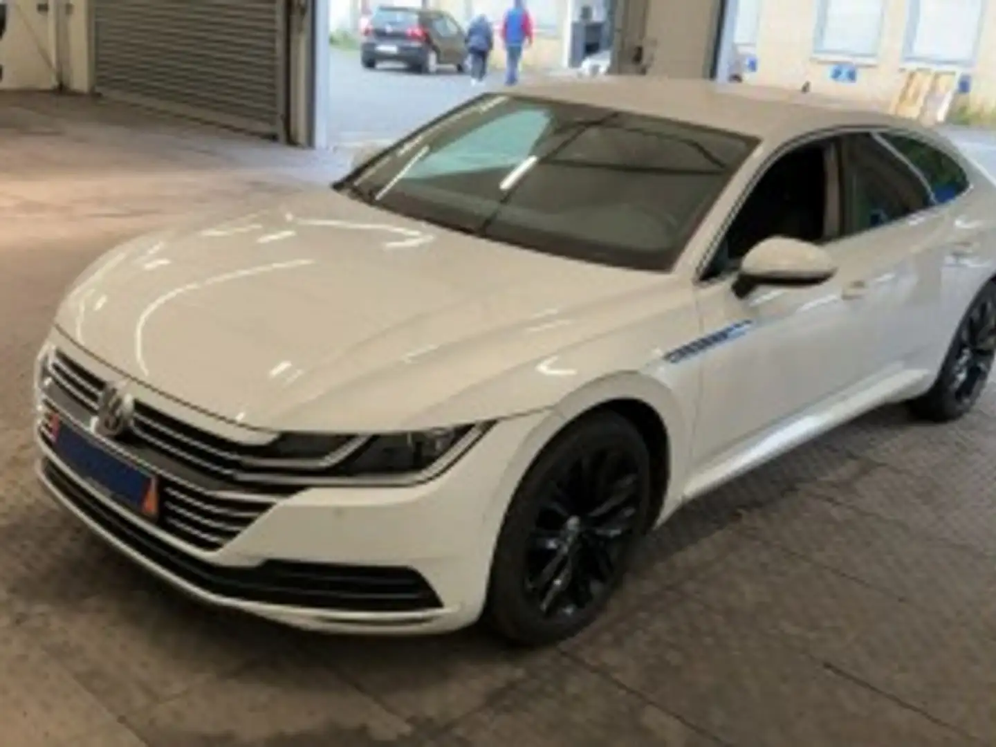 Volkswagen Arteon 2,0 TDI Navi LED GRA Wit - 2