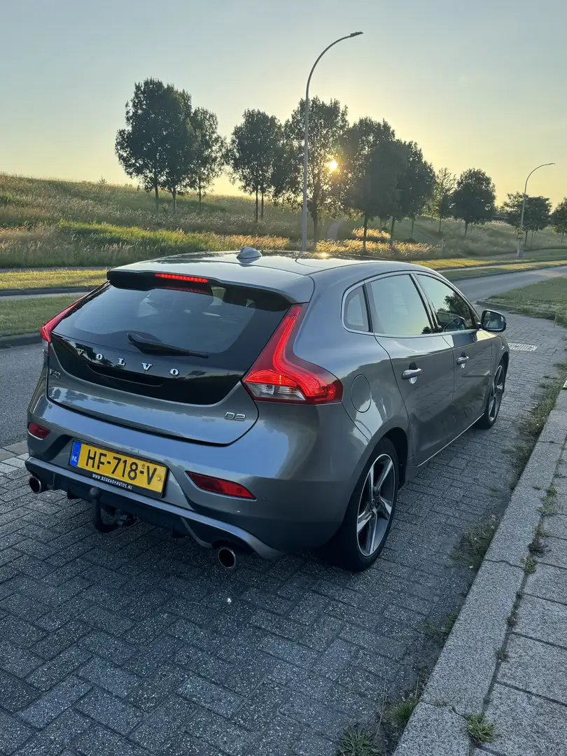 Volvo V40 2.0 D2 R-Design Bns Grijs - 1