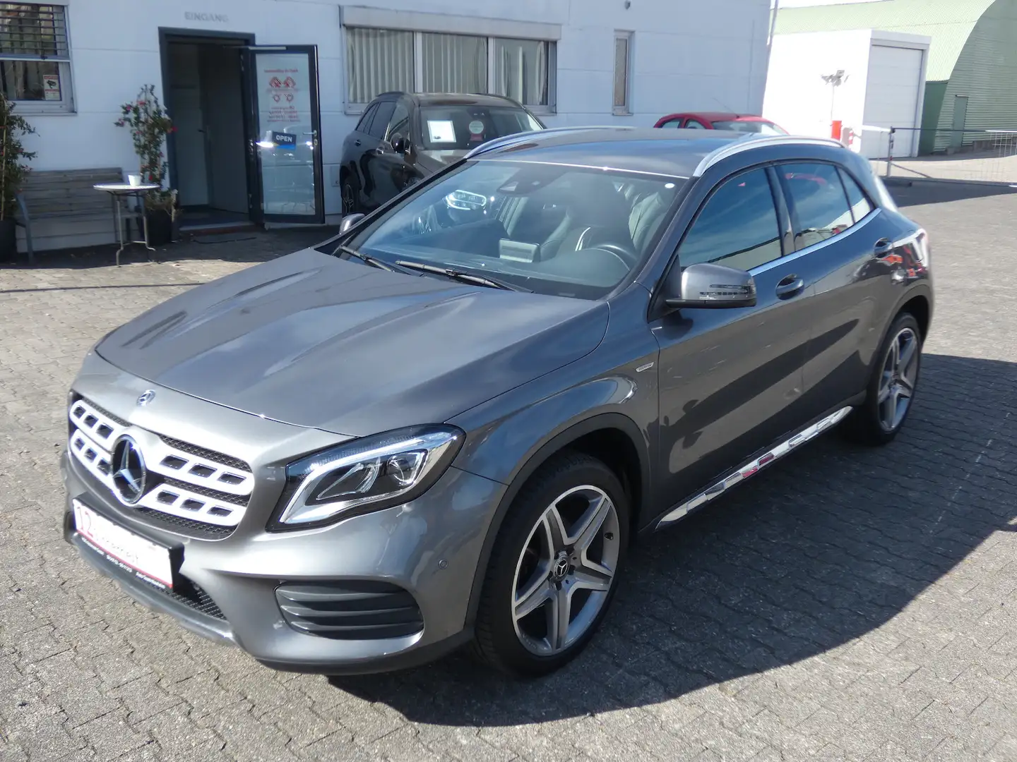 Mercedes-Benz GLA 180 AMG-Line Automatik *KAMERA*KLIMA*NAVI* Gris - 2