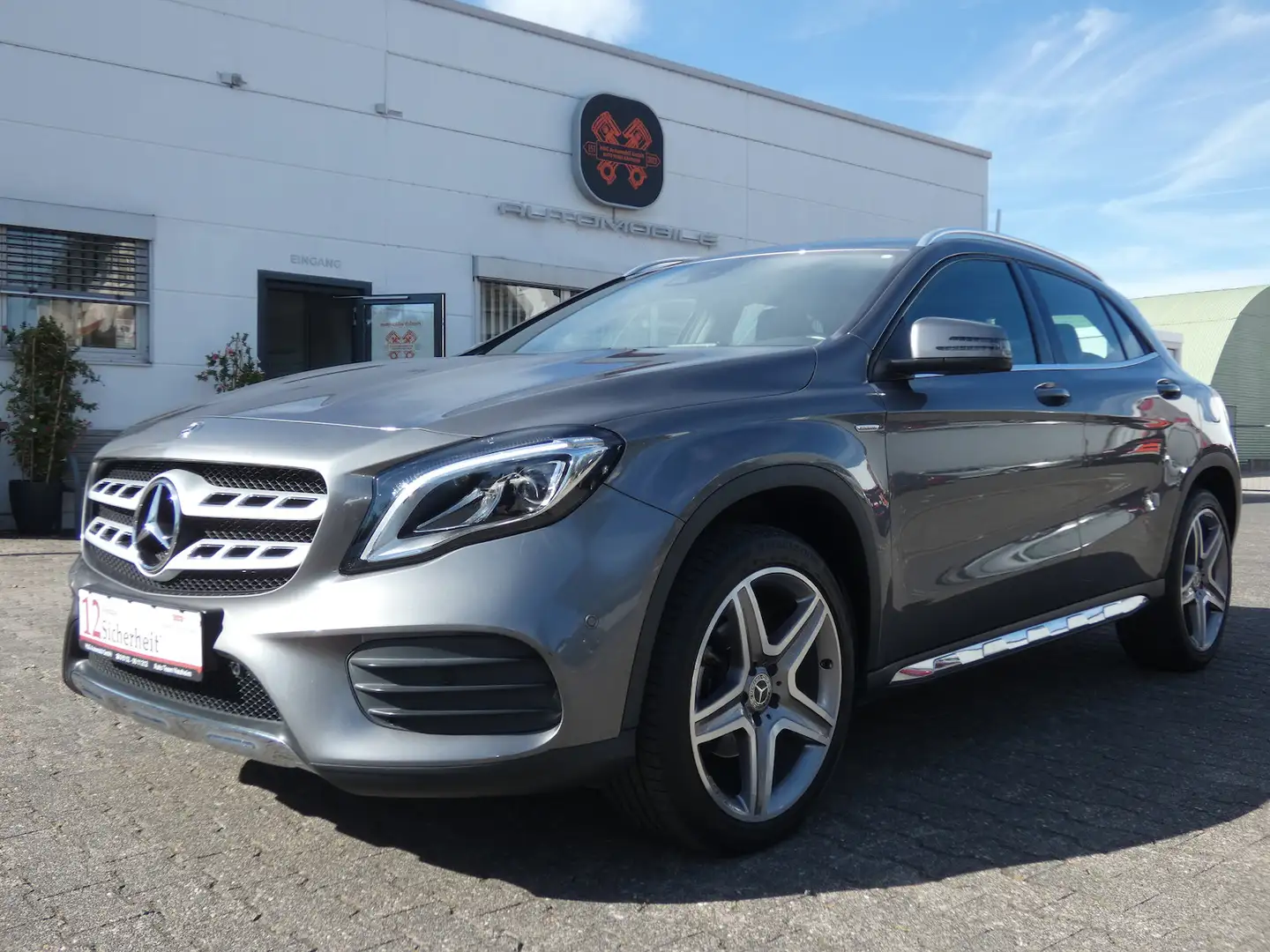 Mercedes-Benz GLA 180 AMG-Line Automatik *KAMERA*KLIMA*NAVI* Gris - 1