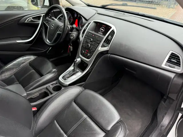 Opel Astra view 6