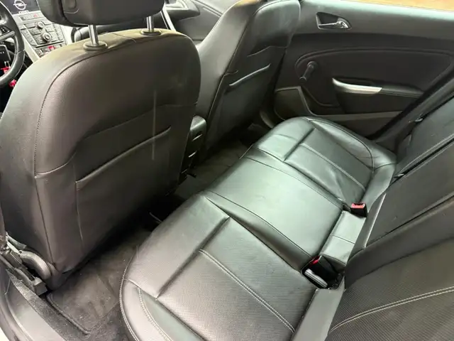 Opel Astra view 7