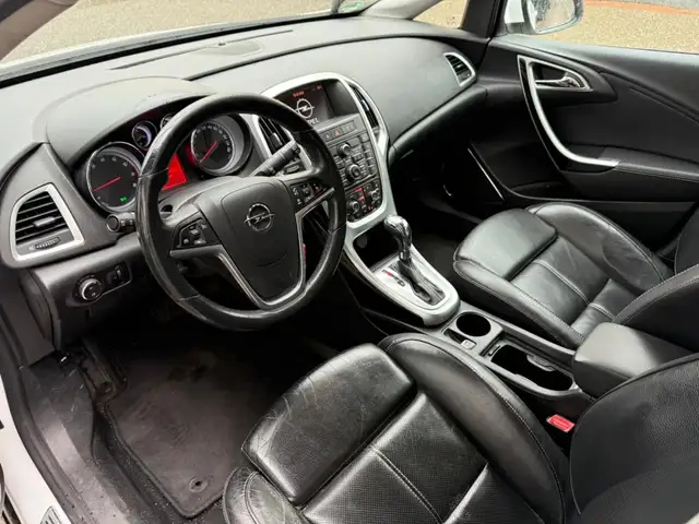 Opel Astra view 5