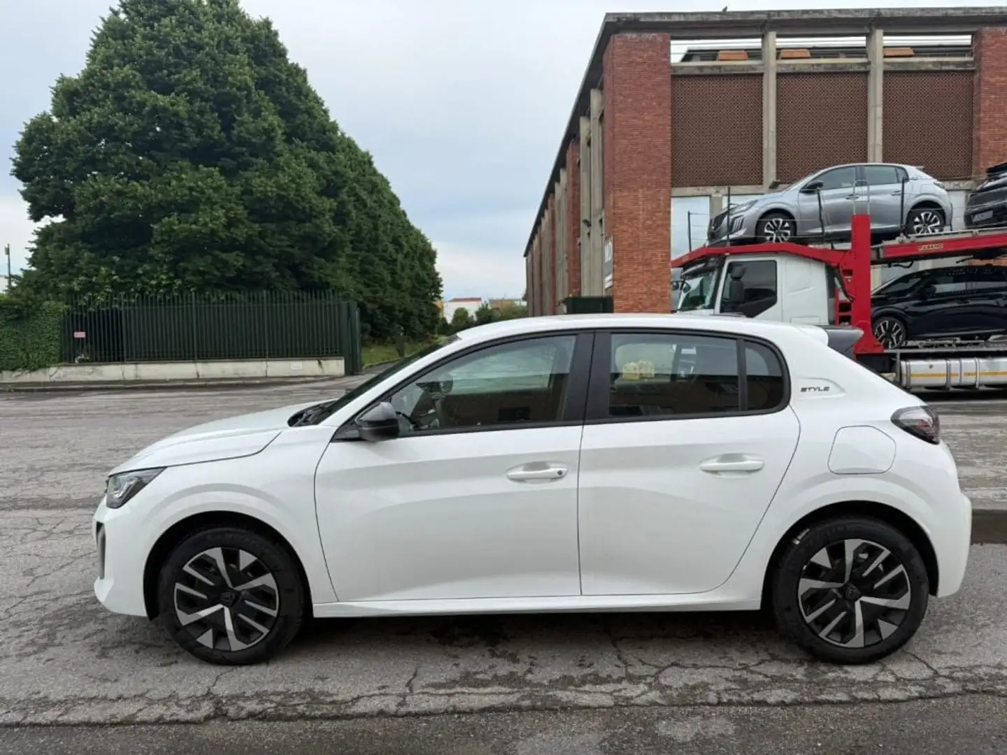 Peugeot 208 Hybrid 110 e-DCS6 Style Bianco - 2