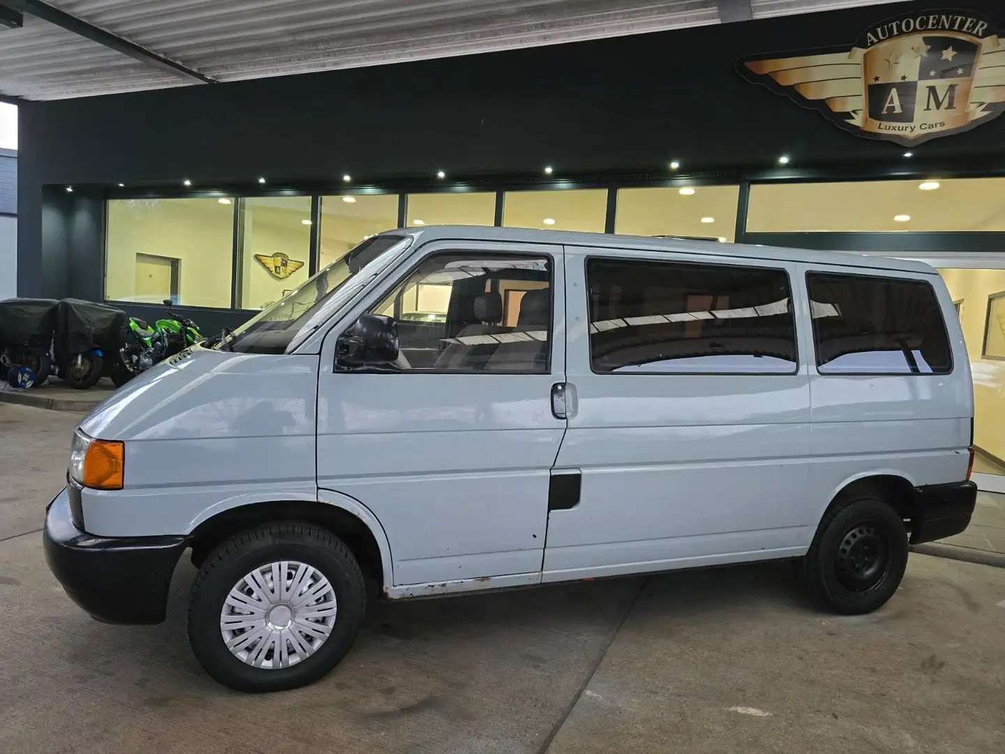 Volkswagen T4 Multivan SYNCRO 7.SITZER/Klapptisch/AW/AHK Gris - 2