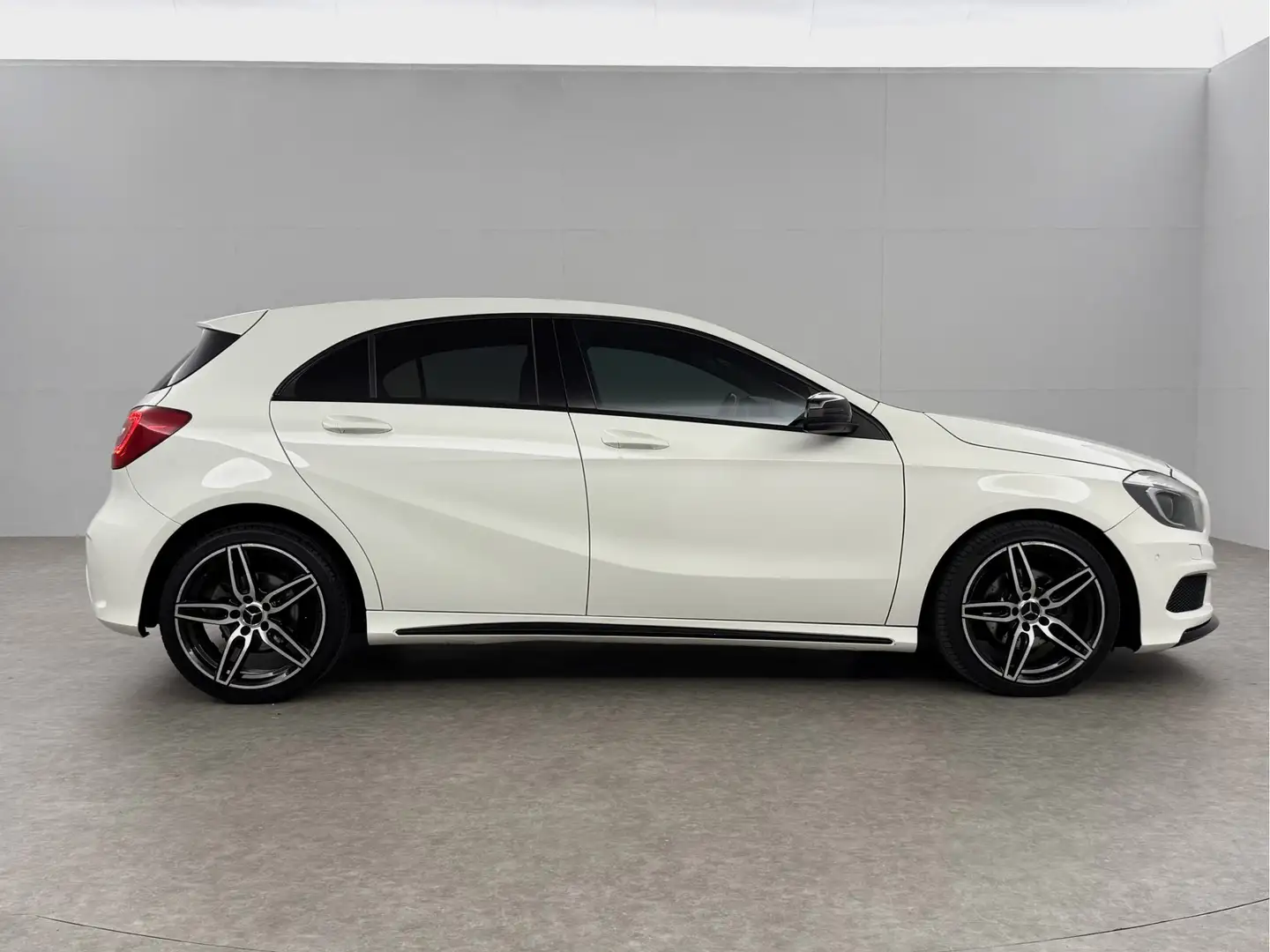 Mercedes-Benz A 180 Ambition Automaat Airco LED Cruise PDC 18"LMV Bianco - 2