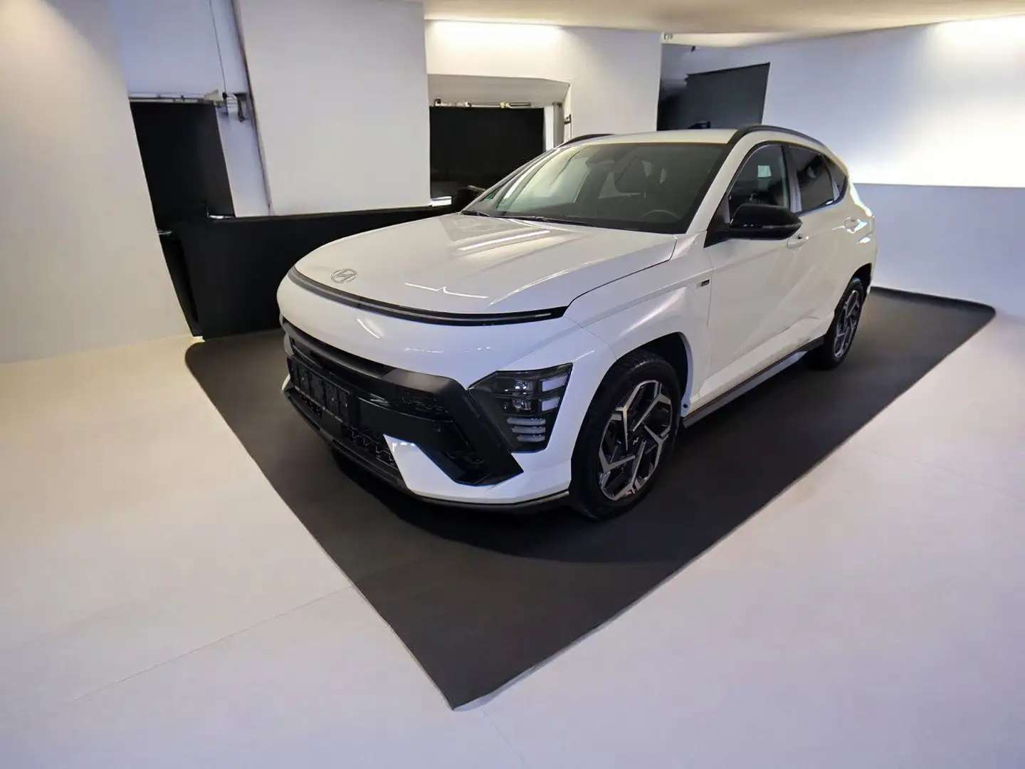 Hyundai KONA 1.6 T-GDI N Line DCT 19 Alu Allwetter LED Blanc - 1
