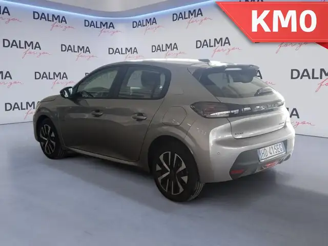 Peugeot 208 view 3