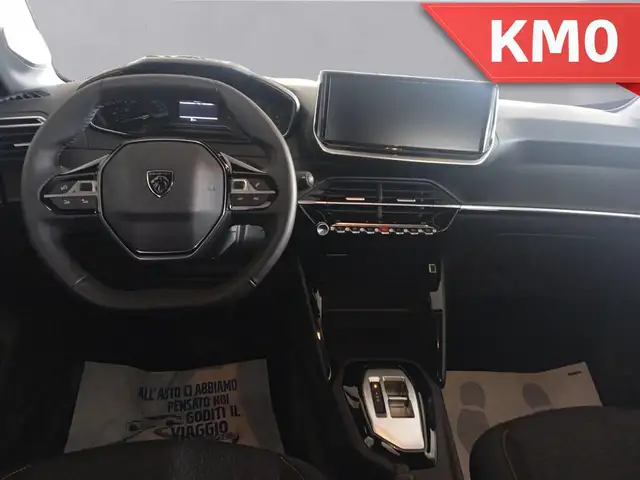 Peugeot 208 view 11