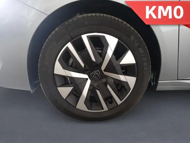 Peugeot 208 view 9
