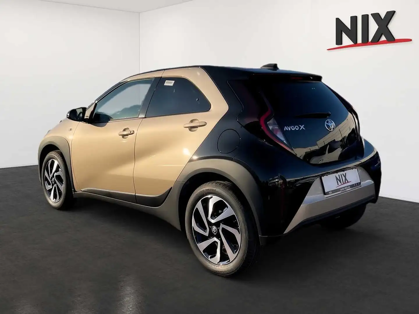 Toyota Aygo X 1.0 Team D SHZ KLIMA KAMERA BLUETOOTH Beige - 2
