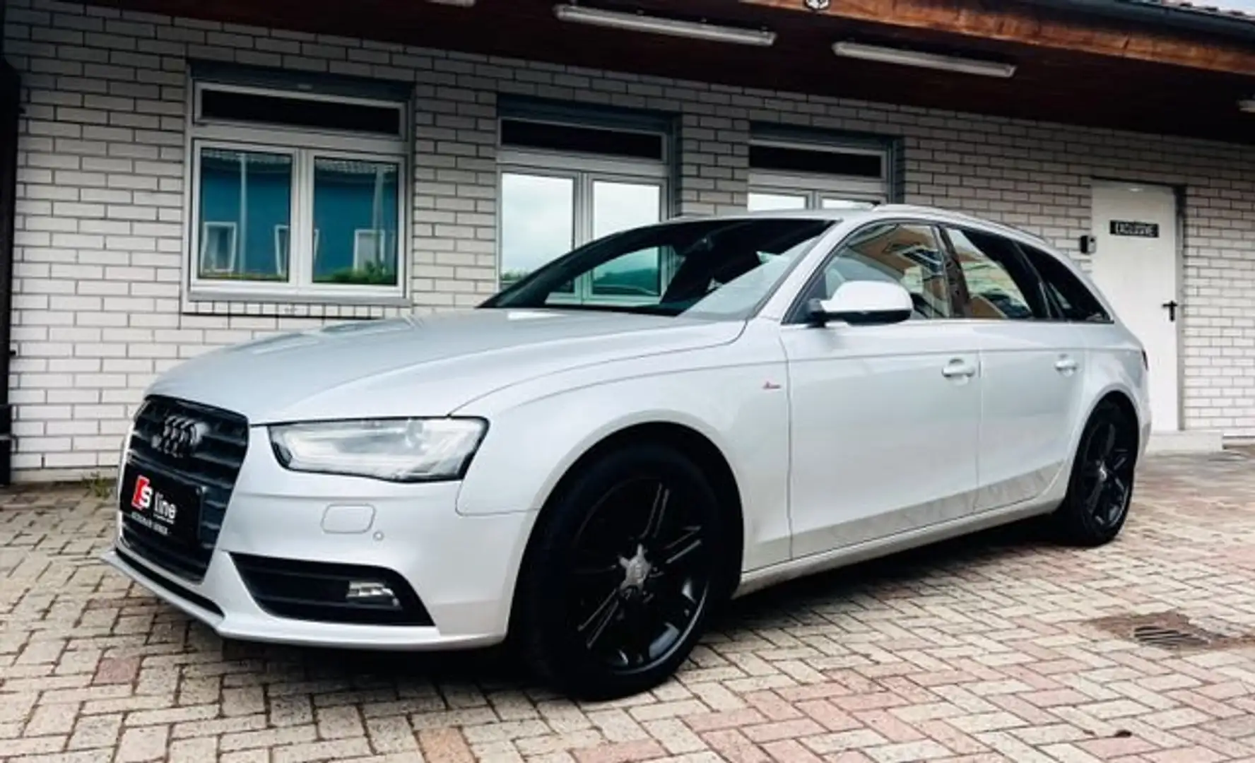 Audi A4 S line Sportpaket / plus Navi Leder LED Gris - 1