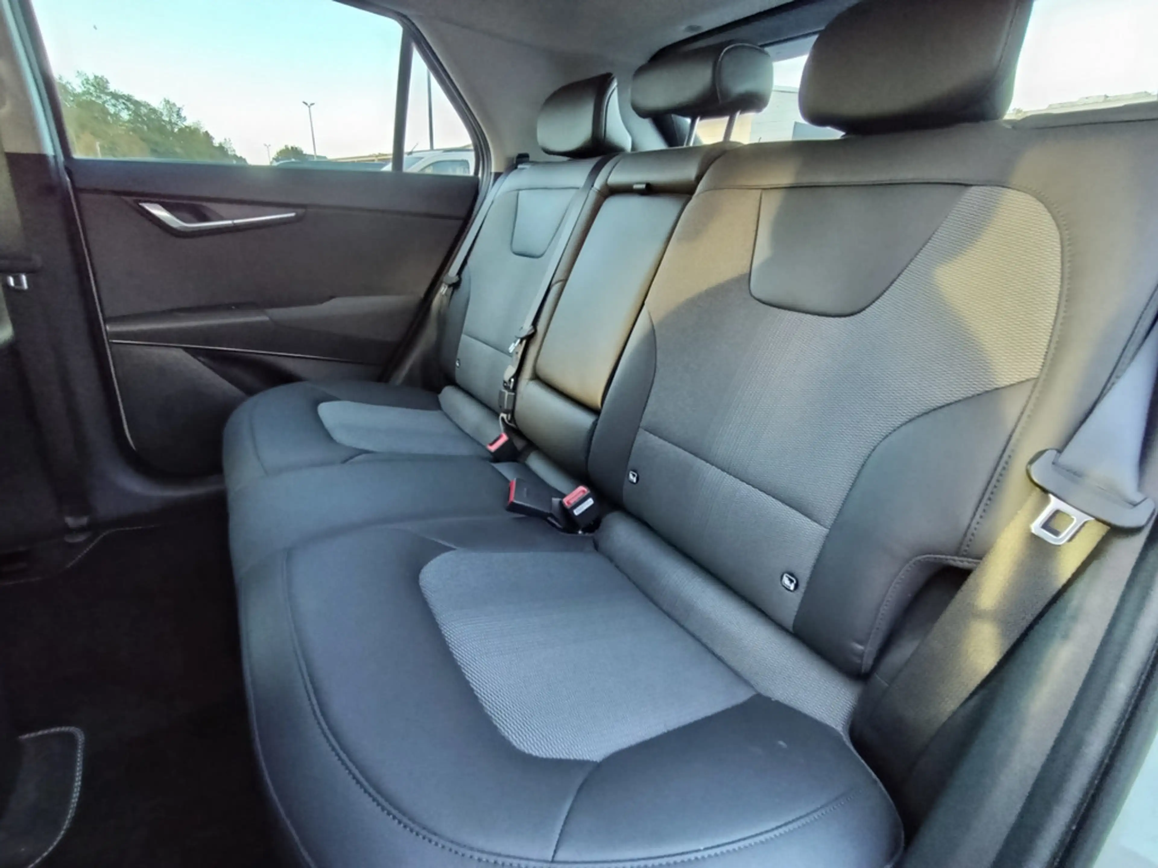 Kia Niro EV Vision 64,8kWh/ Wärmepumpe/ Sitzheizung/ Parksenoren uvm. — photo 8