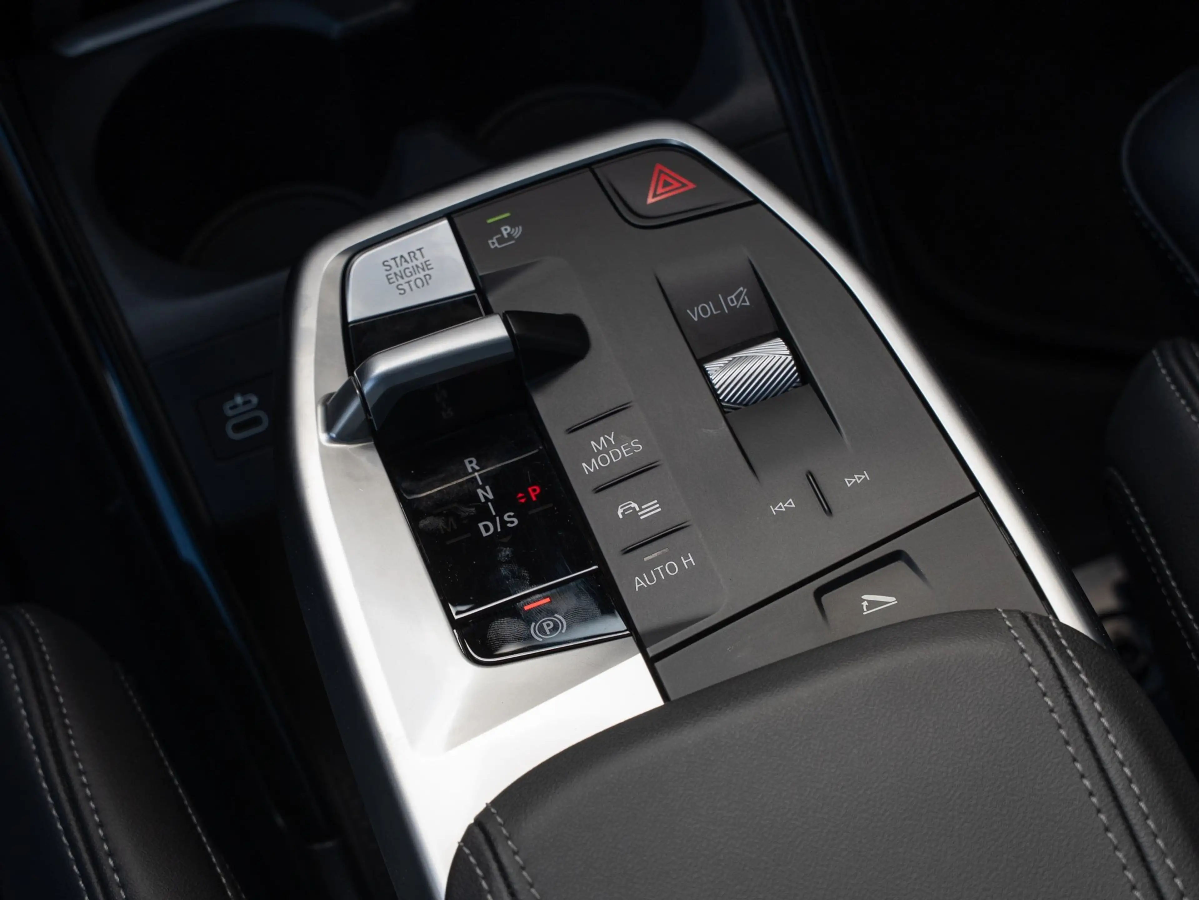 BMW 225 e xDrive Active Tourer M-Sport PANO DA+ 360° HUD — photo 9