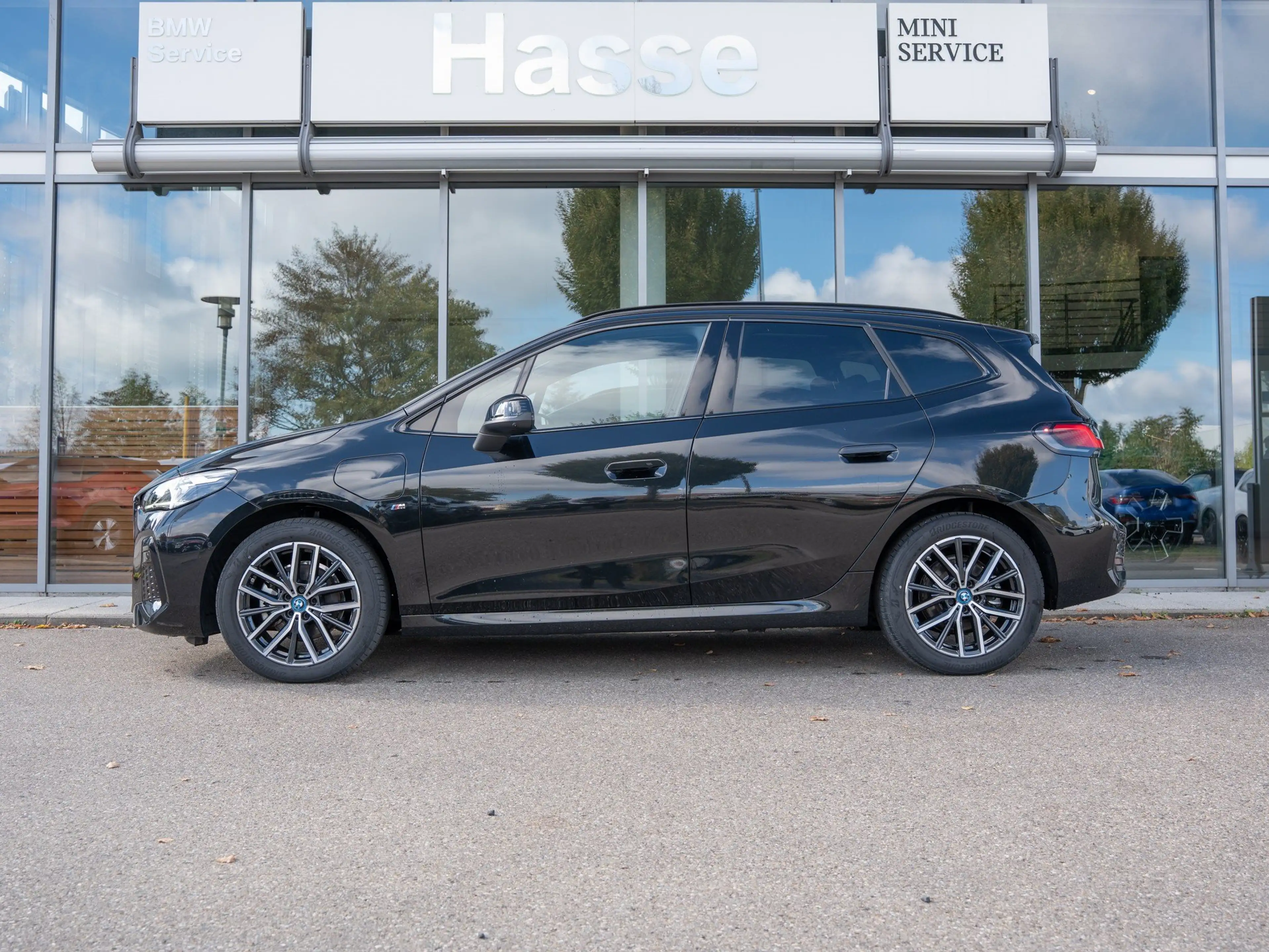 BMW 225 e xDrive Active Tourer M-Sport PANO DA+ 360° HUD — photo 11