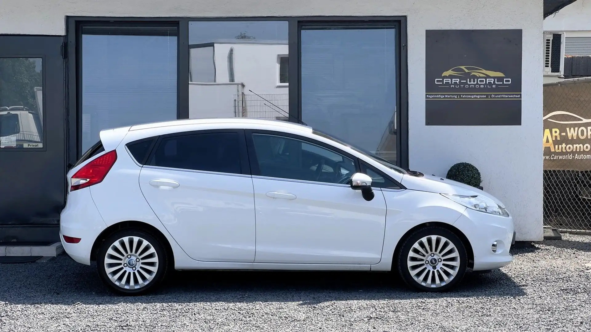 Ford Fiesta Titanium Klimaauto 1.HD Garantie Weiß - 2