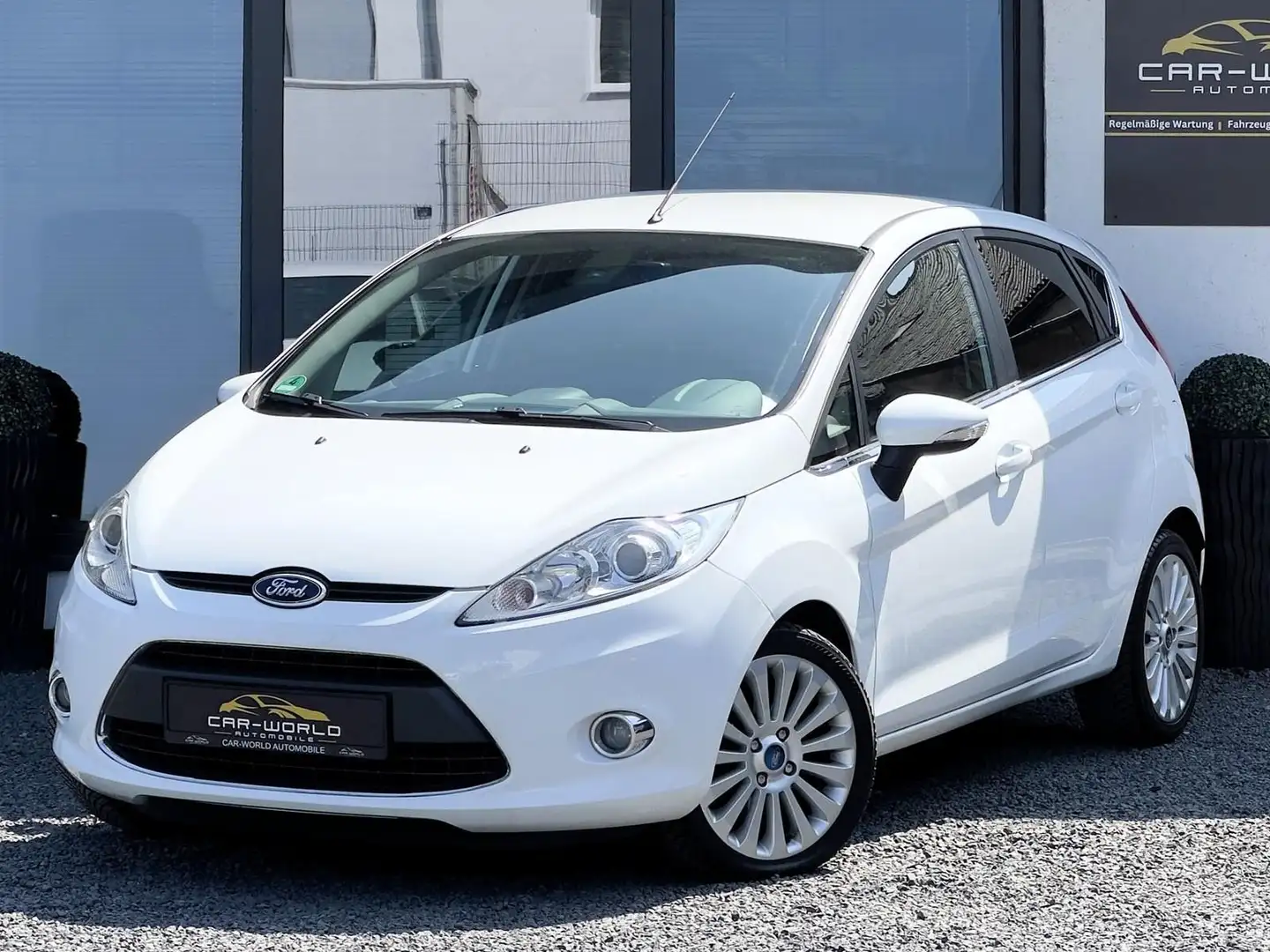 Ford Fiesta Titanium Klimaauto 1.HD Garantie Weiß - 1