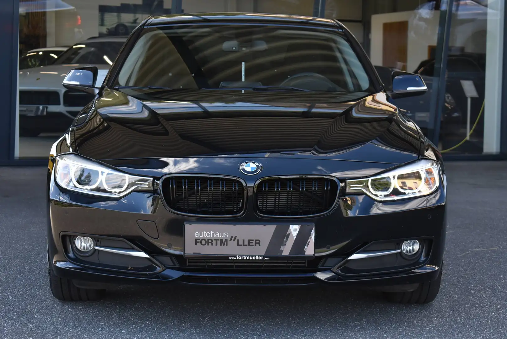 BMW 318 318 d xDrive // Sportline Schwarz - 2