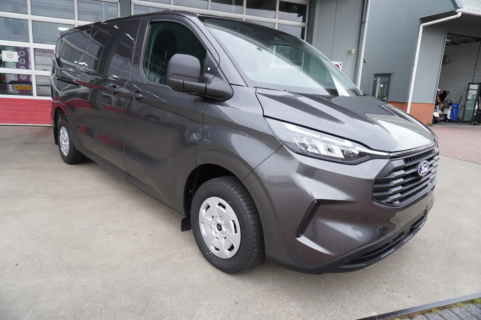 Ford Transit Custom 320L 2.0 TDCI 136PK L2H1 Trend Achterklep Schuifde Grijs - 2