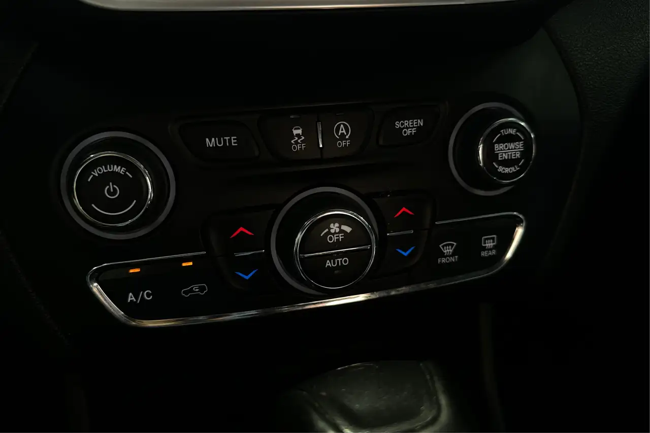 Jeep Cherokee снимка Jeep Cherokee