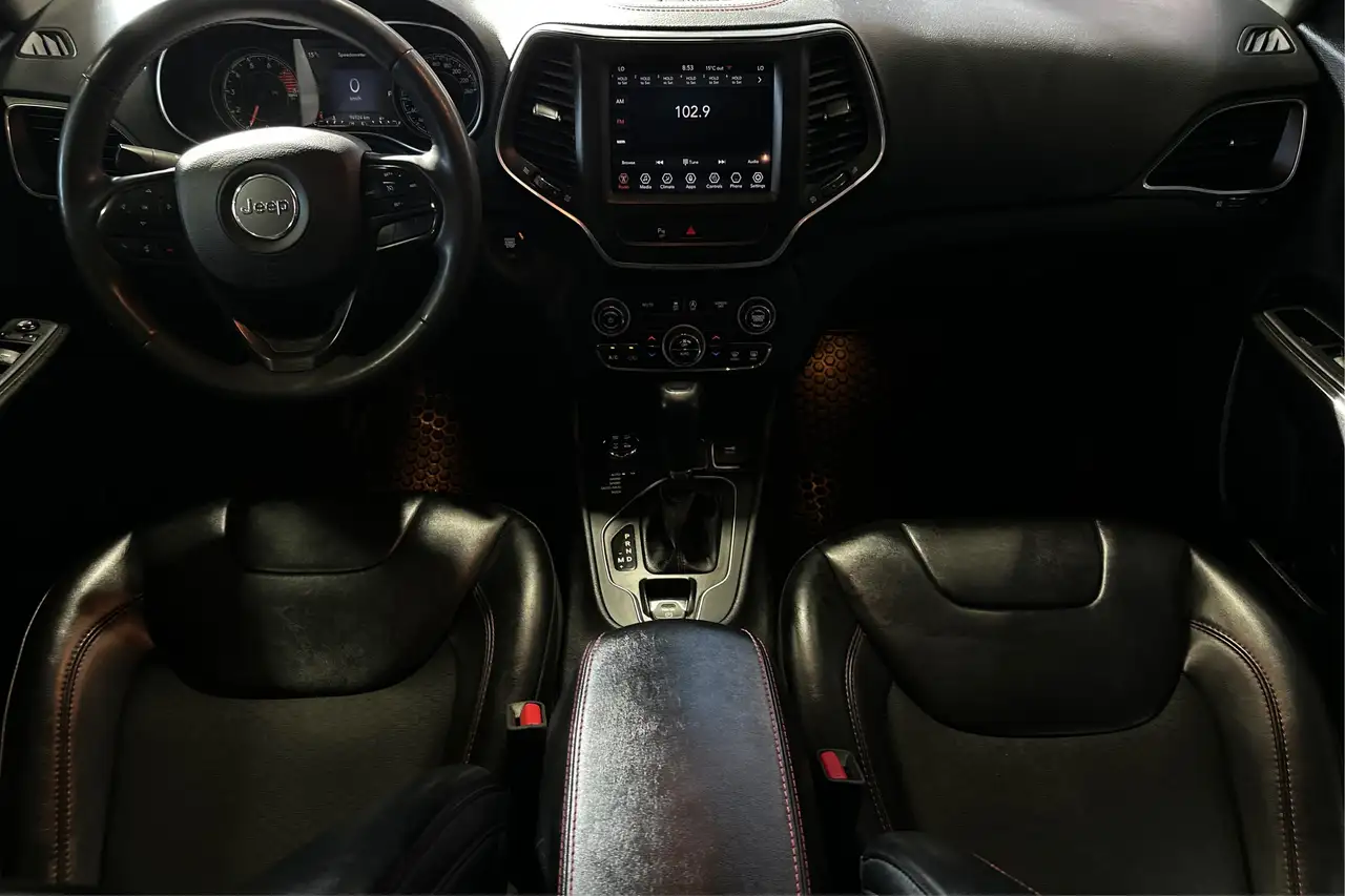 Jeep Cherokee снимка Jeep Cherokee