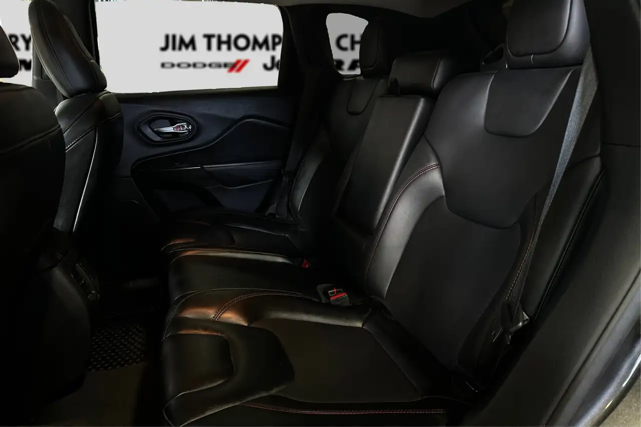 Jeep Cherokee снимка Jeep Cherokee