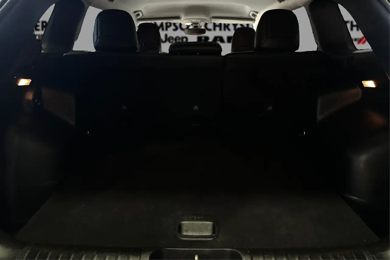 Jeep Cherokee снимка Jeep Cherokee